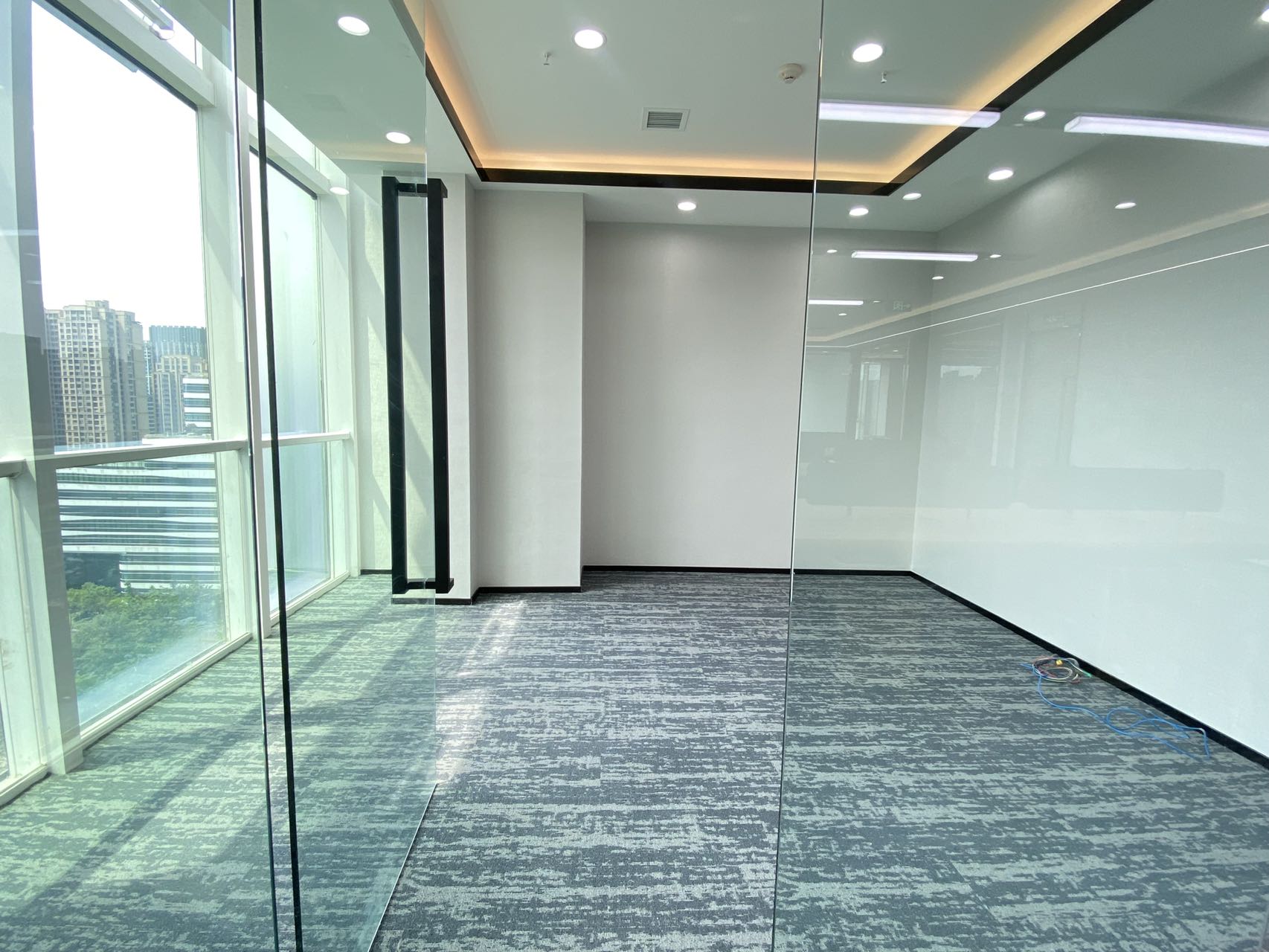 高新区天府三街莱普敦中心精装360平办公室带家具 户型方正 采光通透