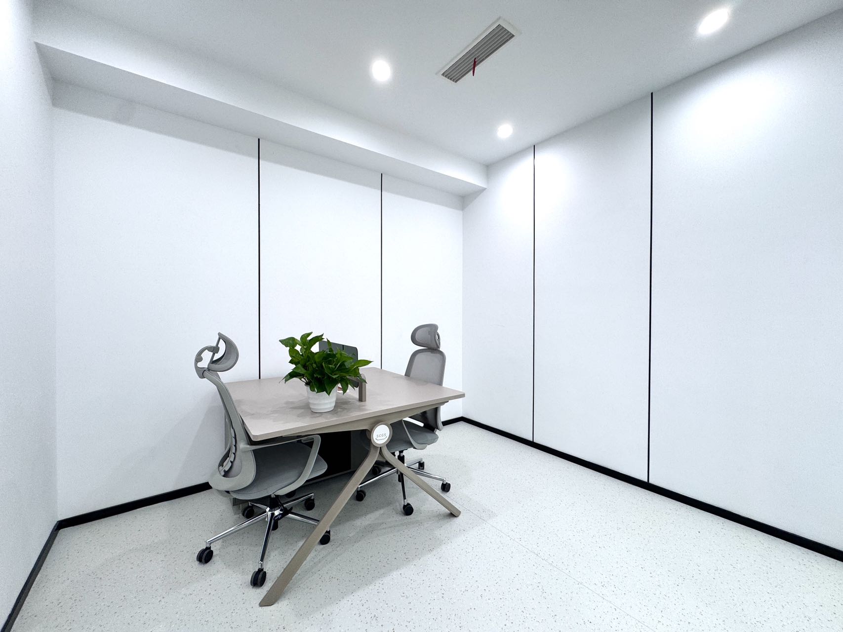 高新区5号线市一医院地铁 177平方 甲写 3隔间18工位 低区 有专用电梯 户型方正 天府新谷办公室出租