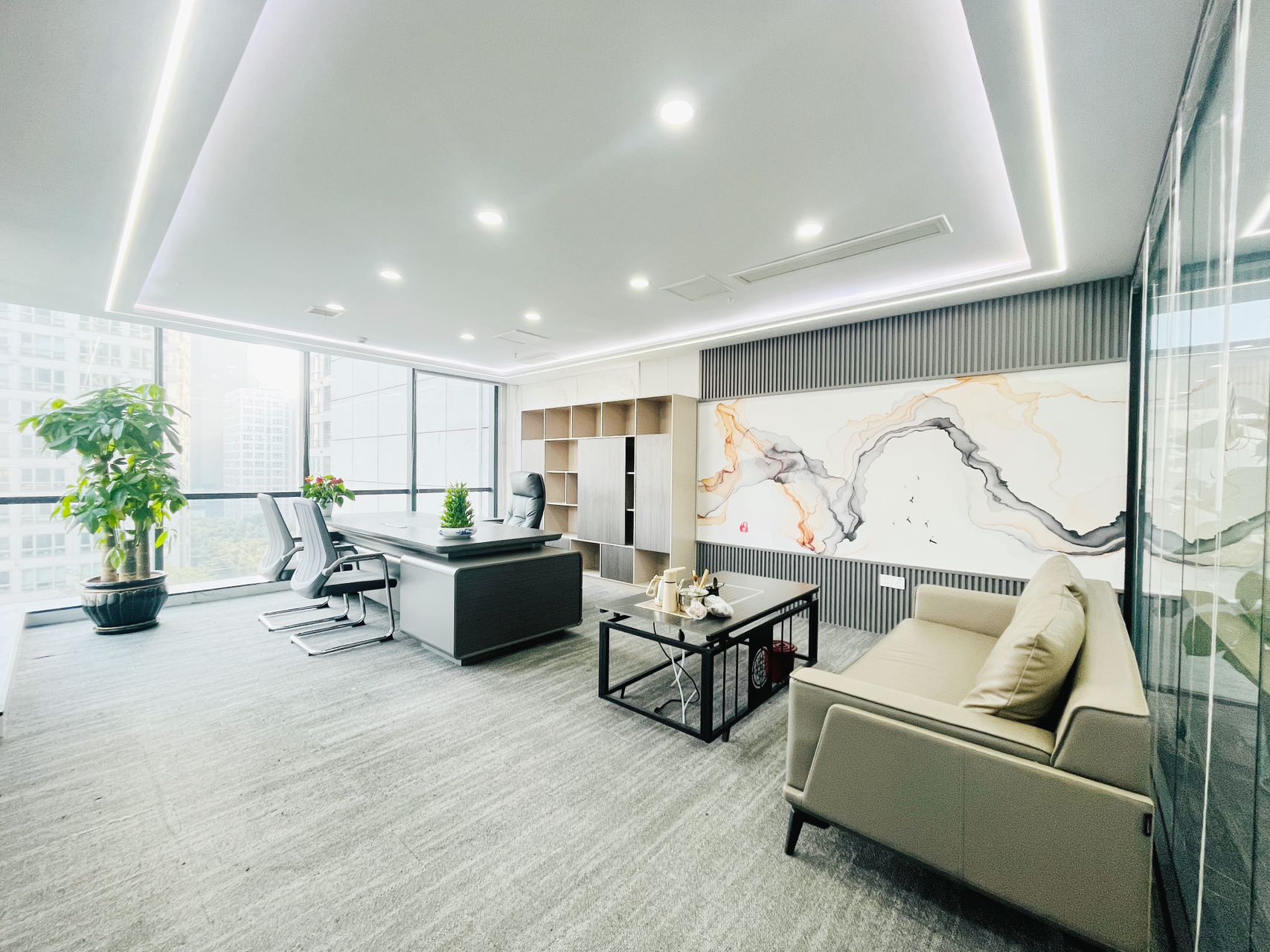 武侯区桐梓林地铁口 按套出租 7隔间40工位 精装带家具 含物业费 新希望大厦办公室出租