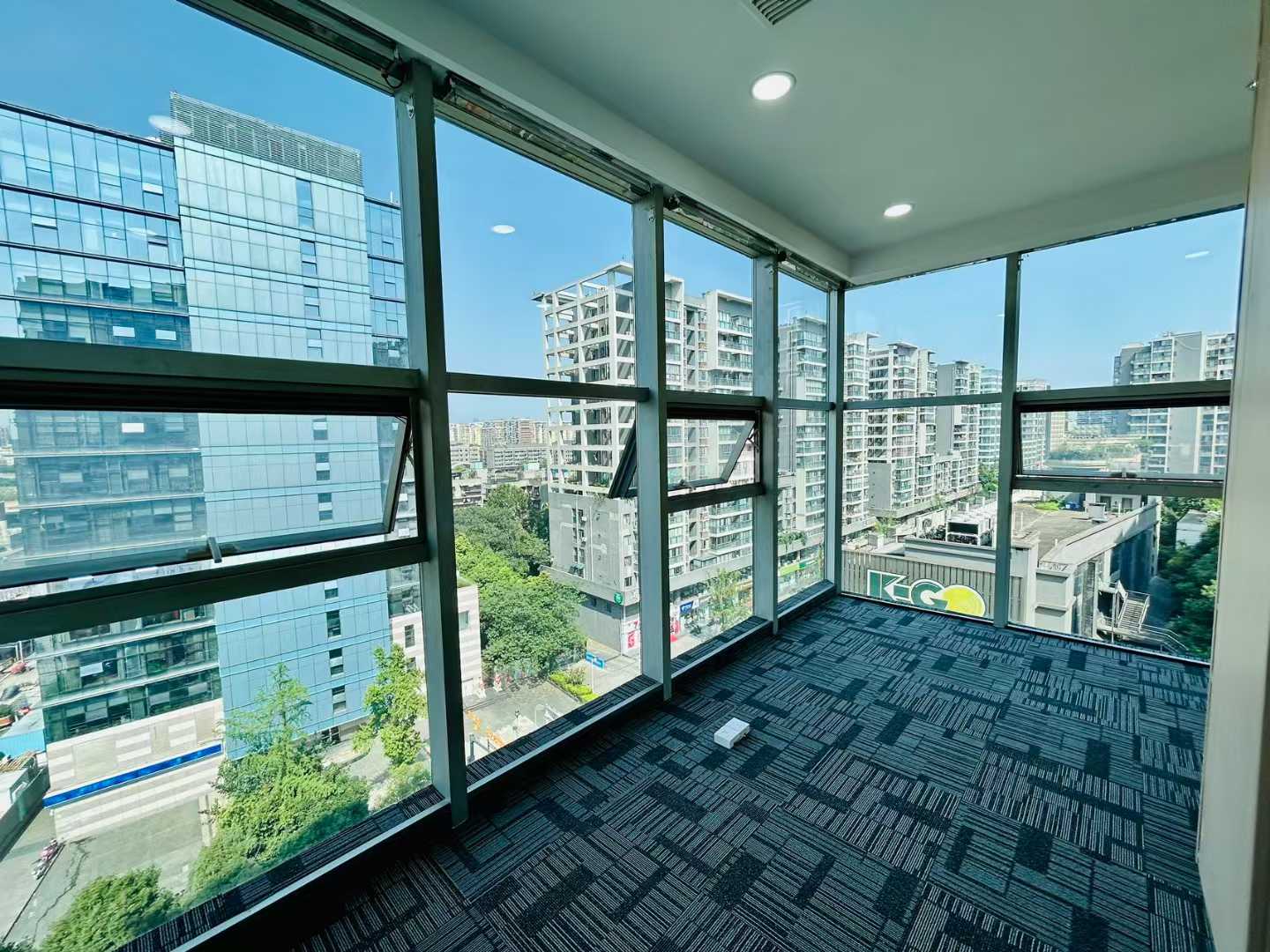 红牌楼版块精装户型 177平方 4隔间18工位 双面采光 落地大窗户 带家具 红牌楼广场办公室出租