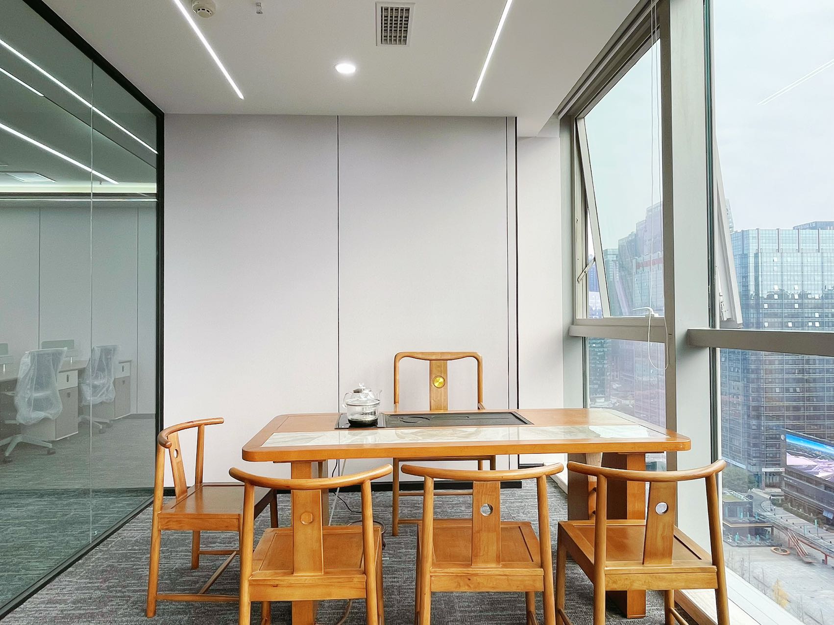 金融城无加时费优质楼盘 285平方 6隔间24工位 利用率高 视野巴适 大老板间 誉峰M3办公室出租