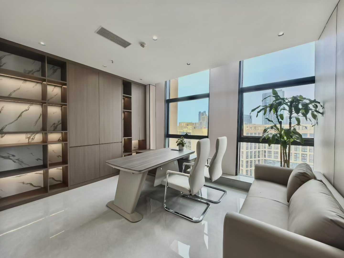 人民北路甲级楼盘 424平 双面采光 6隔间34工位 24小时空调 吊完顶层高3米 电梯口 北成8号办公室出租