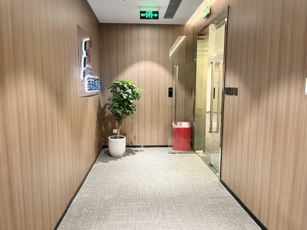 金融城超甲楼盘 整栋都是高品质客户 191平方 品质接待房 采光面大 大老板间 银泰中心办公室出租