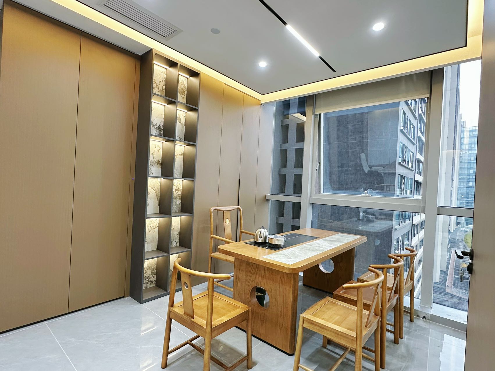 金融城电梯口精装户型 24小时空调 服务面积468平 8隔间32工位 带家具 大落地窗 誉峰国际办公室出租