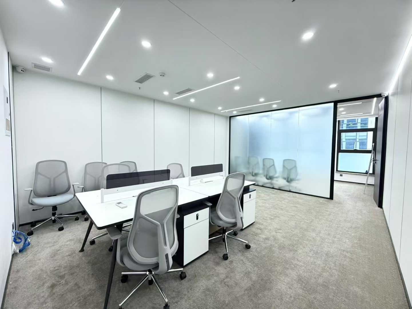 金融城孵化园创业小面积 85平 1隔间12工位带形象墙 三线交汇 24小时空调 小而精致 中航国际交流中心办公室出租