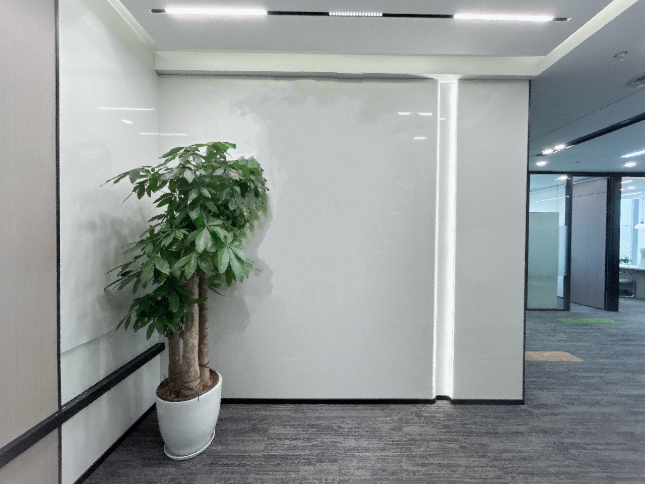 锦江区攀成钢区域 交通位置巴适 4隔间18工位 户型方正 视野巴适 汇信财富中心办公室出租