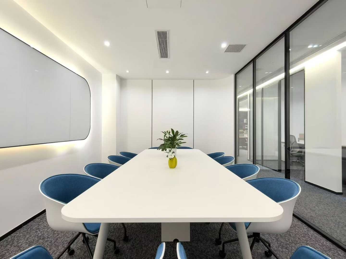 孵化园精装优质好房 三地铁线交汇 396平 5隔间48工位带大前台 动静分区 德商国际办公室出租