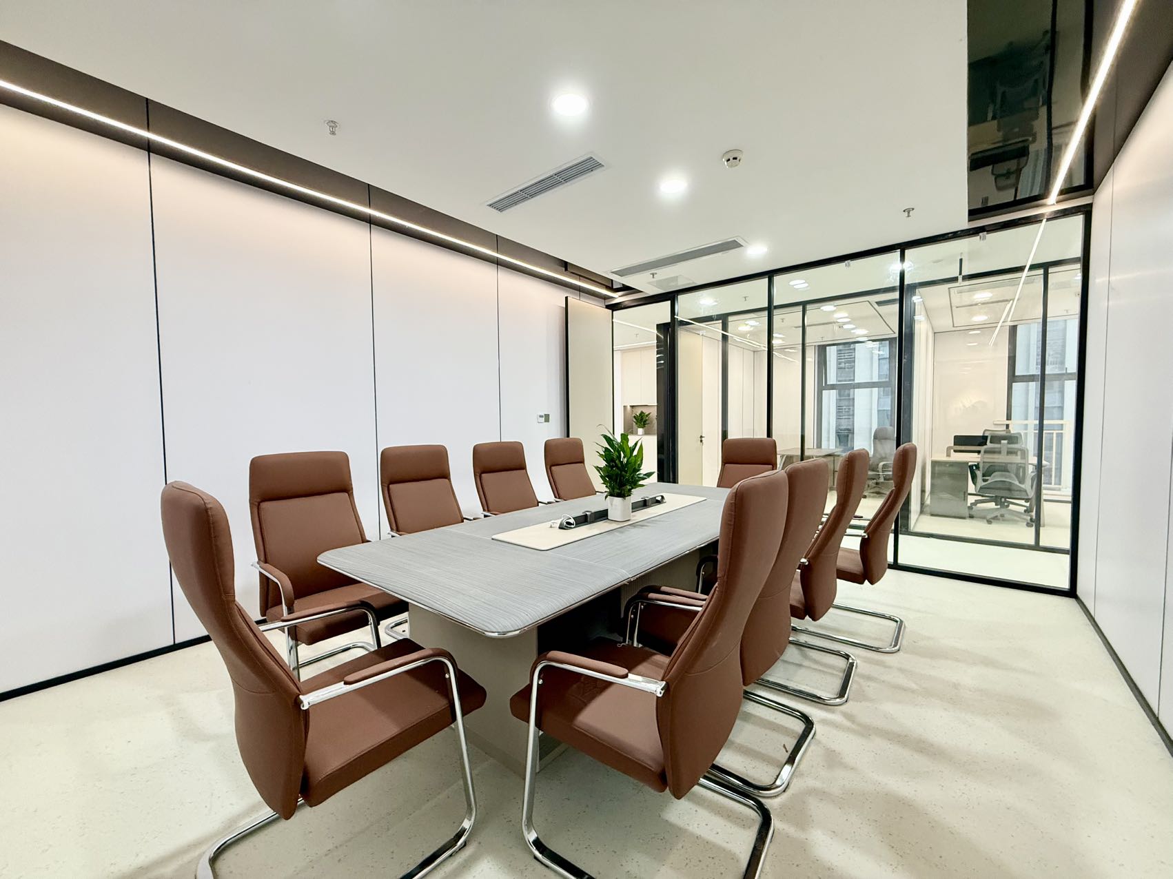 三色路 6号线金石路跌口 精装现房 396平方 6隔间36工位 动静分区 24小时空调自控 含家具可调 中鼎国际办公室出租