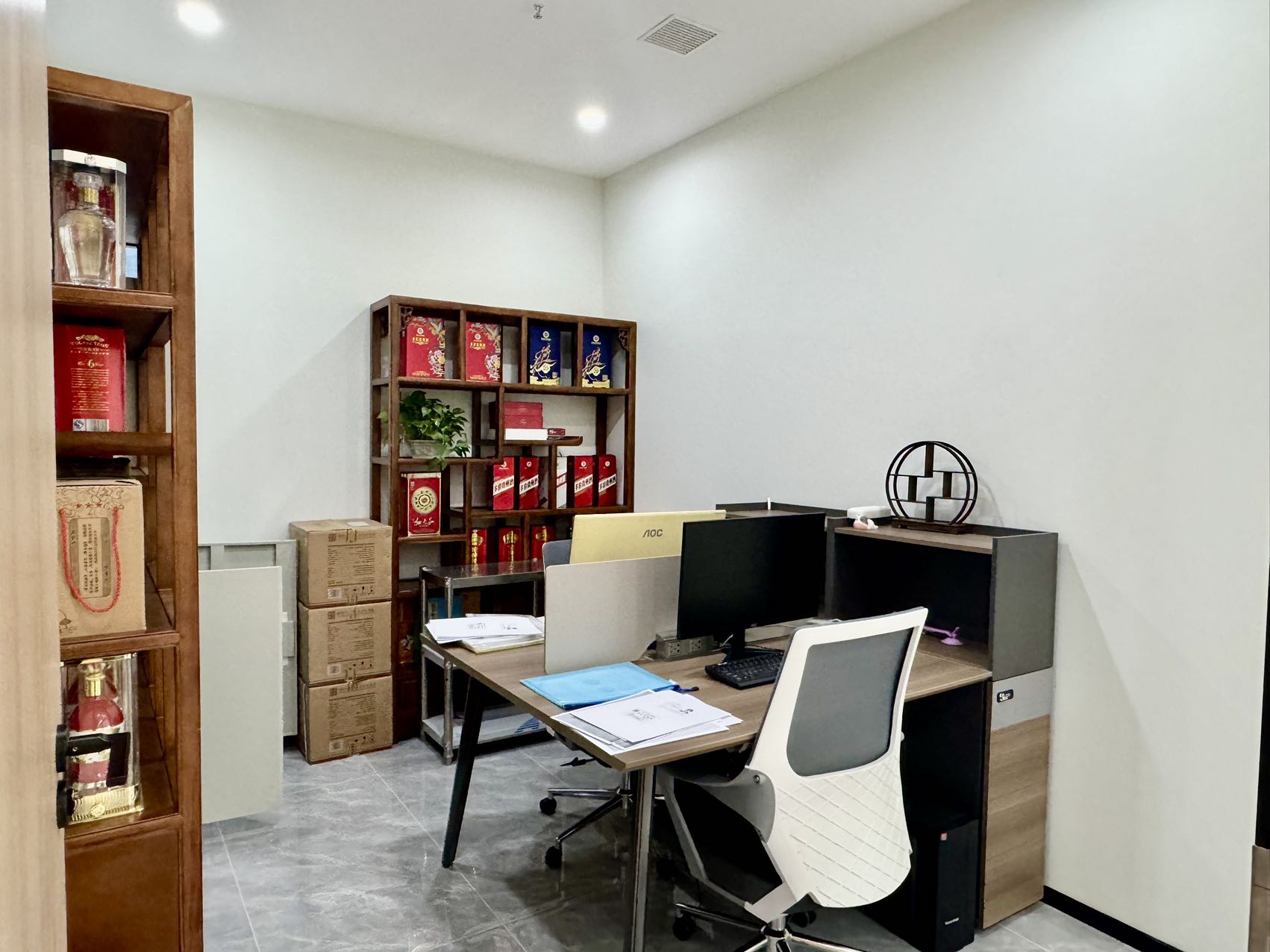 东大路甲级高品质楼盘 166平方 4隔间12工位 视野无遮挡 带家具 户型方正 光环中心办公室出租