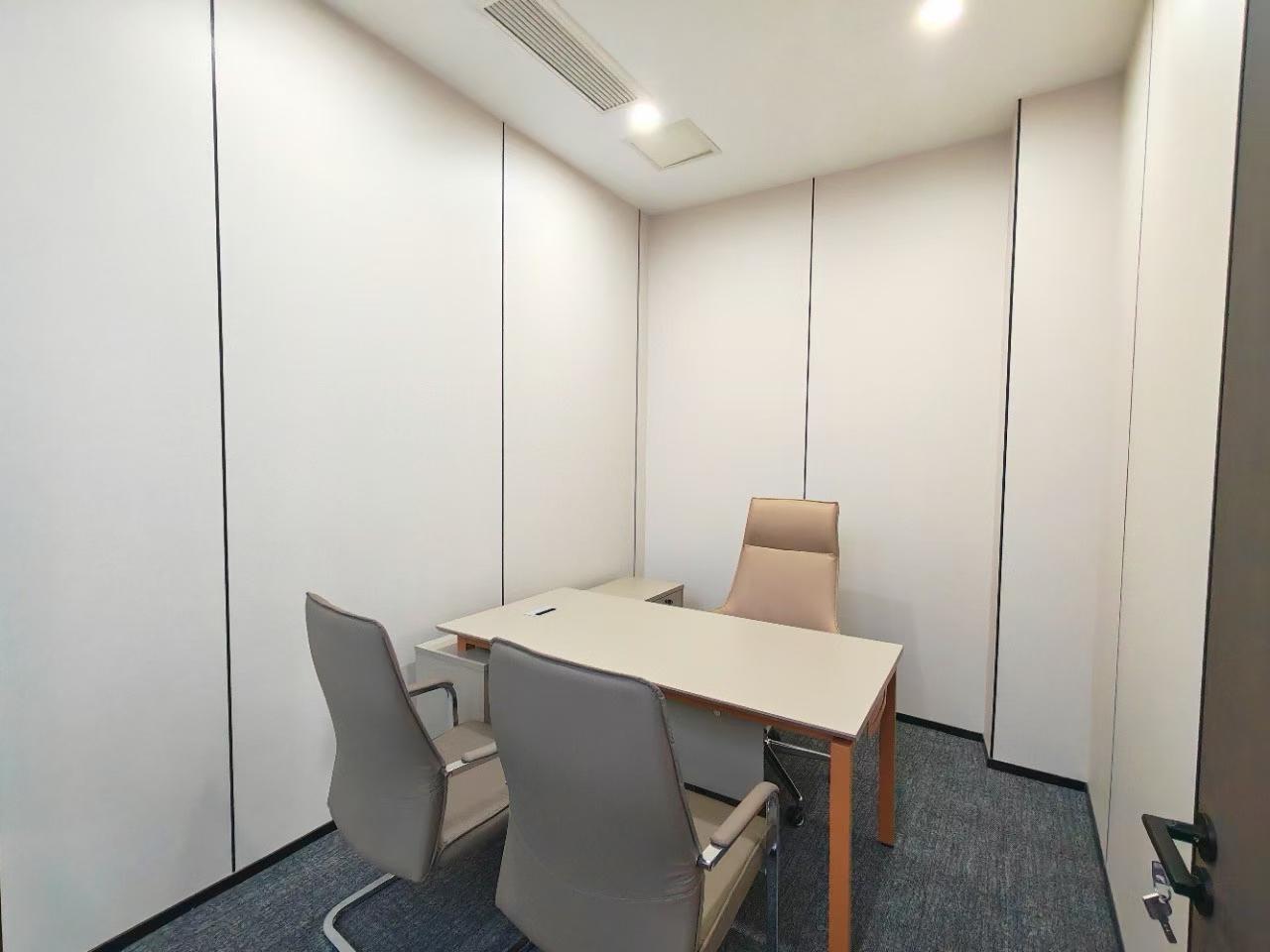 孵化园地铁口 3隔间15工位 在共享区域层 配套巴适 含物业含空调能耗 嘉润国金中心办公室出租