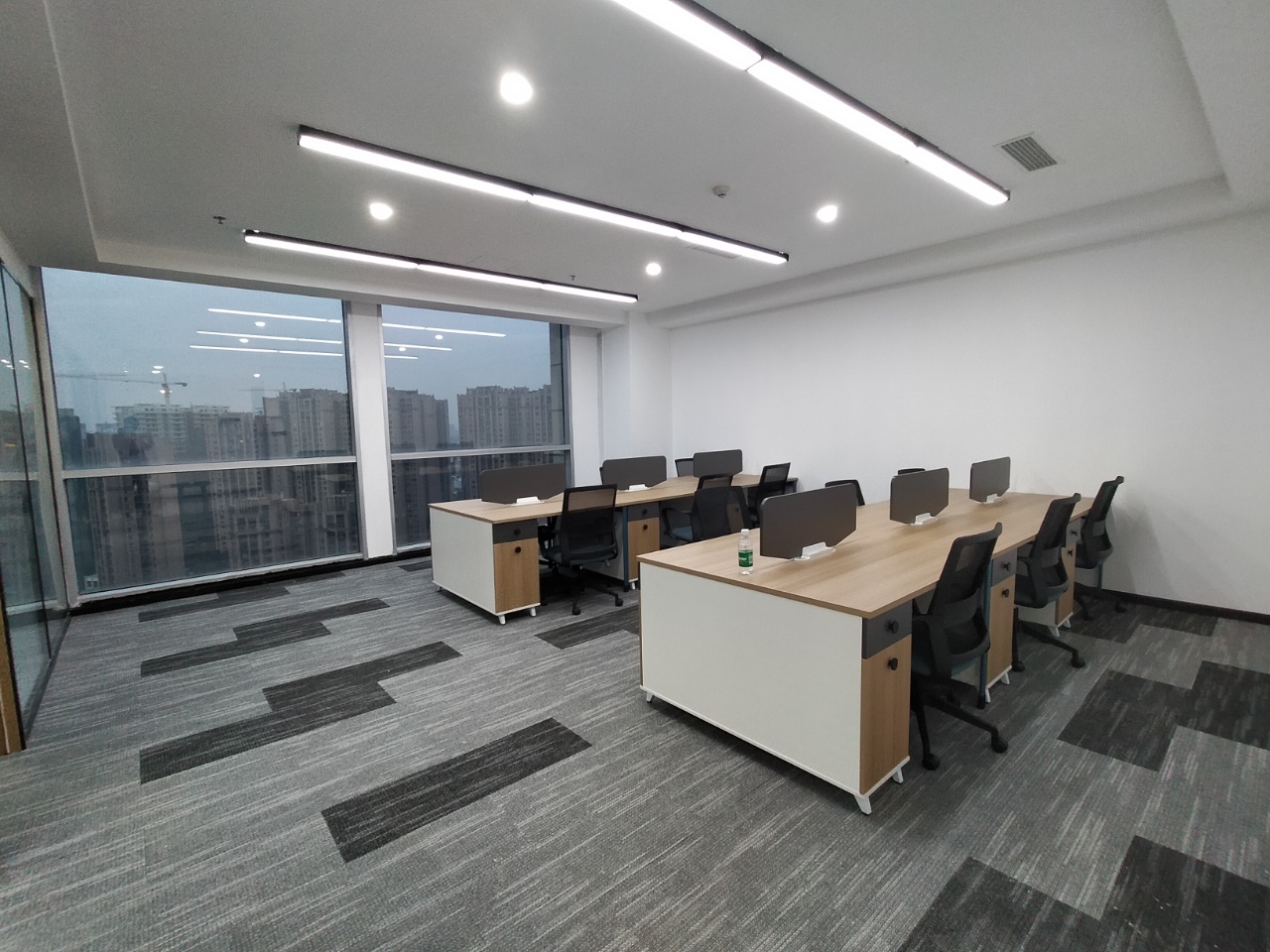 龍泉超甲級百悅國際寫字樓 160平 3隔間16工位精裝帶家具現房 4米層高