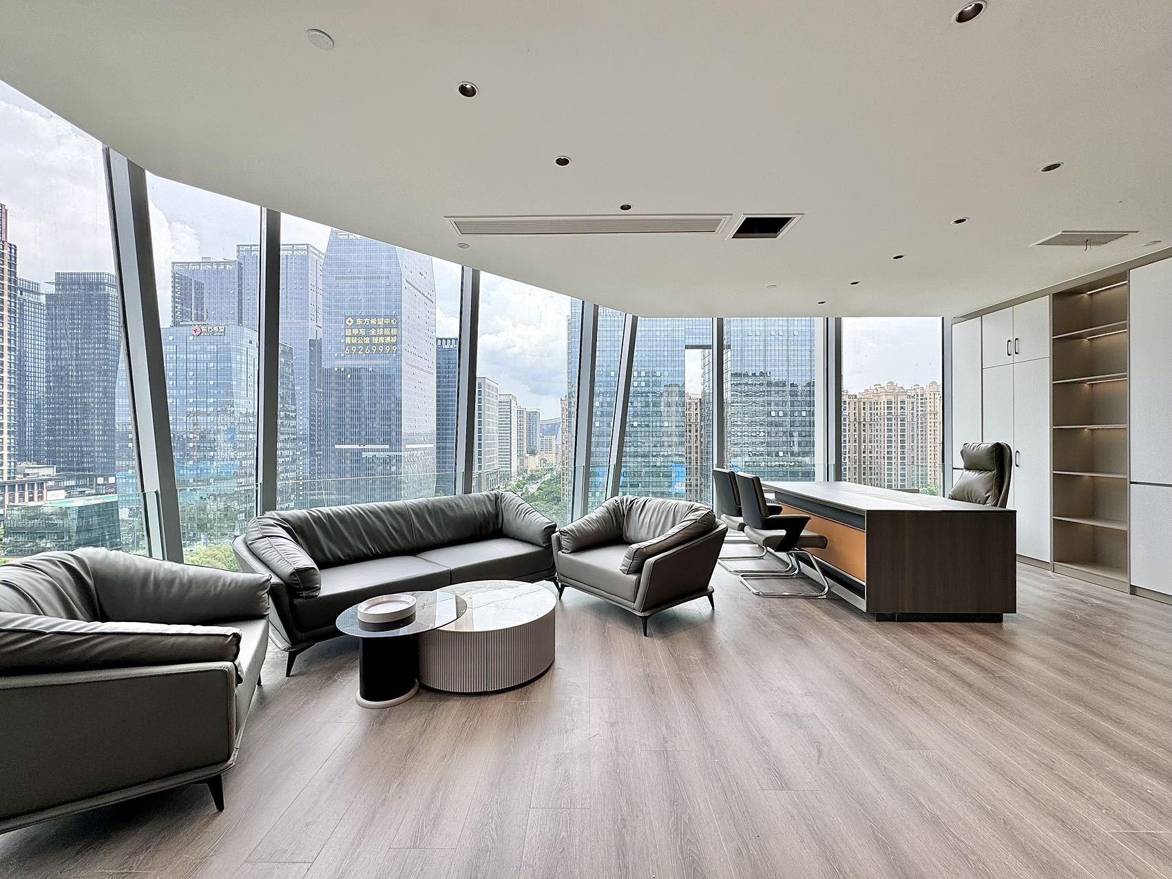 金融城接待好房 按套出租 含物业费 7隔间16工位 东南双面采光 看双子塔交子之环 誉峰国际办公室出租