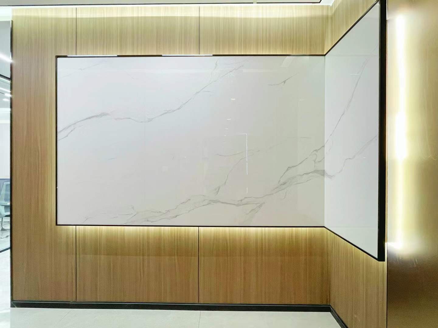 金融城稀缺小户型 24小时空调 正朝南 按套出租 报价含物业费 3隔间12工位 干净透亮 誉峰M3办公室出租