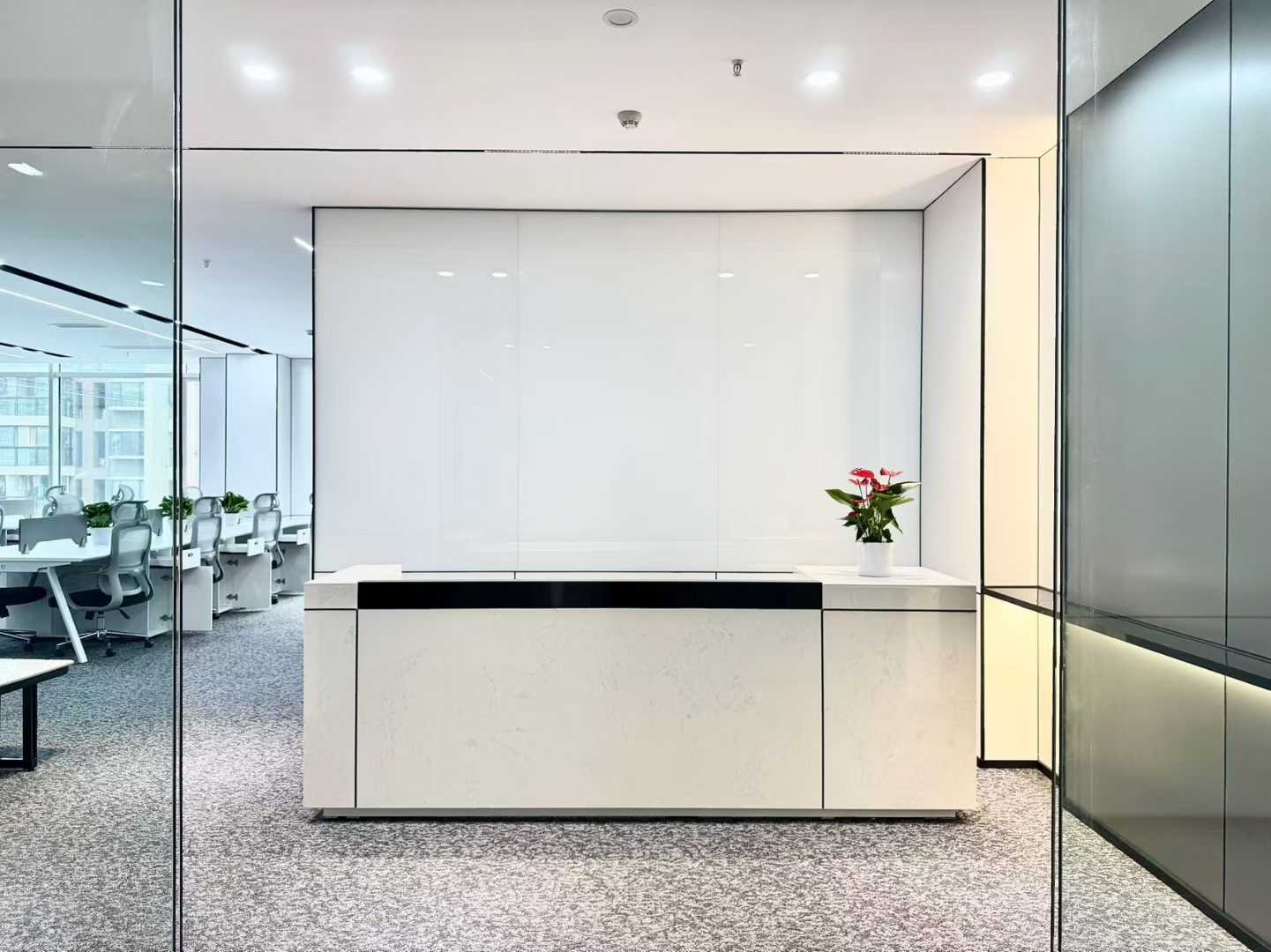 红牌楼甲级带共享配套服务 413平 5隔间36工位 带接待区 户型方正 采光面大 鼎冠中心办公室出租