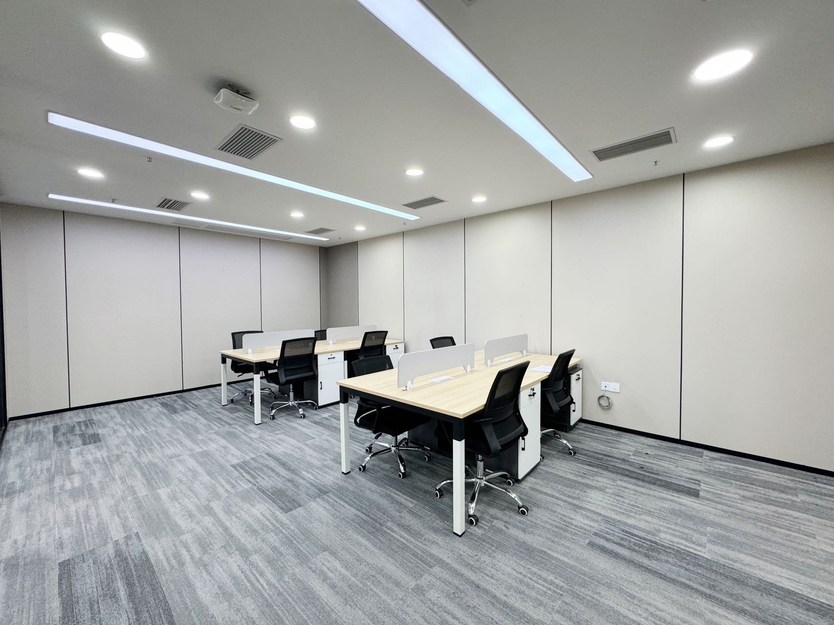 火车东站双地铁交汇 服务面积166平 4隔间15工位 24小时空调 精装带家具 中环国际办公室出租