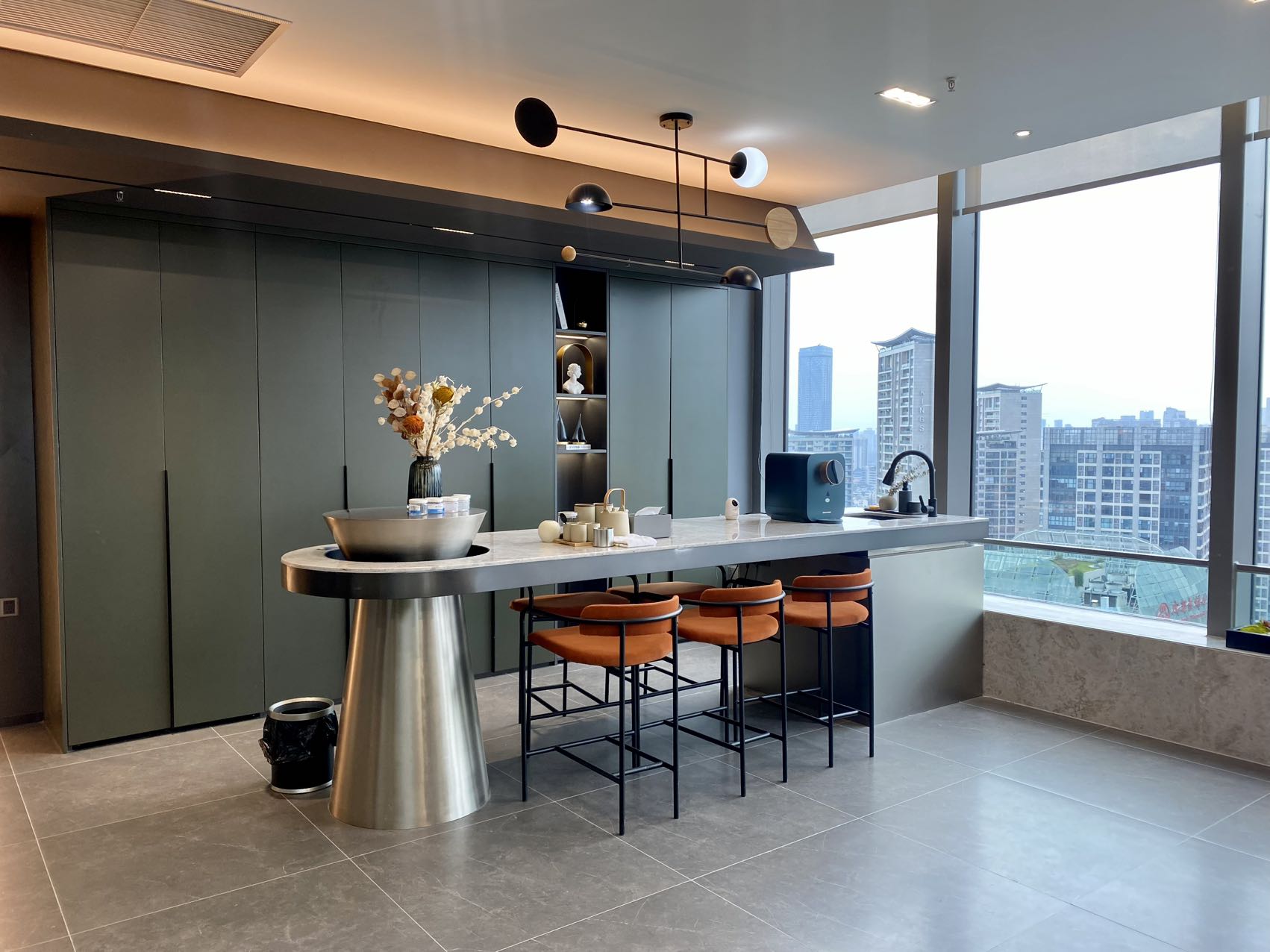 攀成钢超甲写字楼 豪装房 220平 5隔间12工位 双面采光 视野采光舒服 IMP环球都汇广场办公室出租