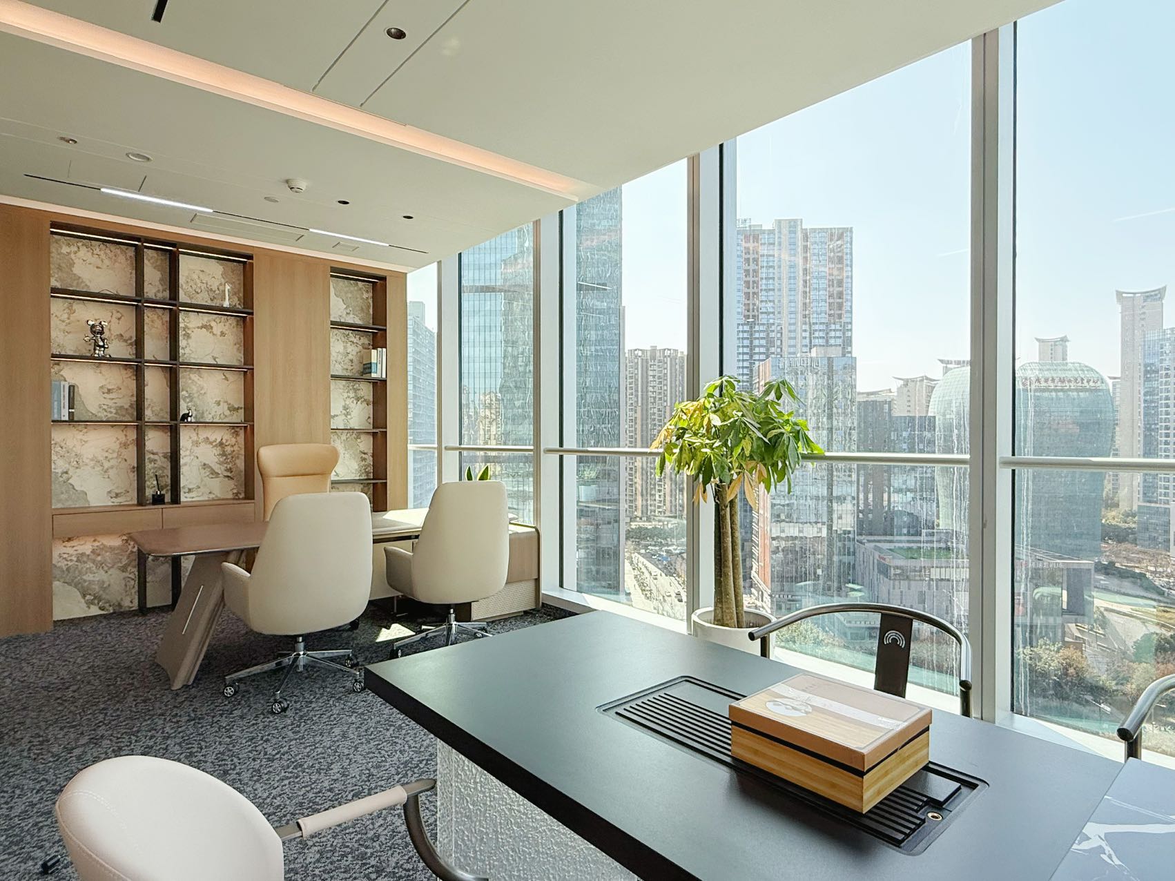 攀成钢东大路地铁口 超级品质楼盘 服务面积400平 7隔间36工位 双面采光 光环中心办公室出租