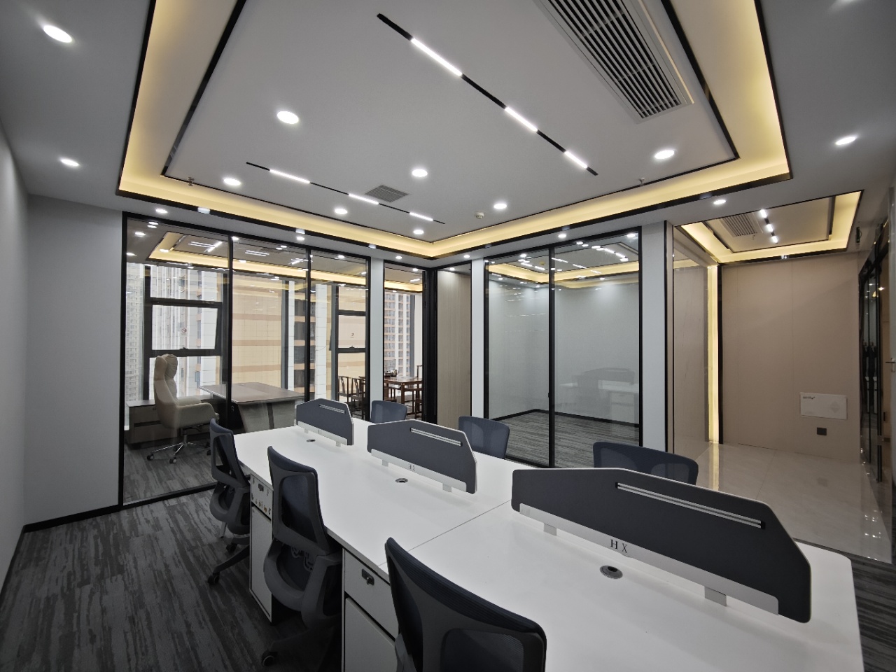 成华区建设路精装小面积 创业办事处首选 2隔间6-9工位 大老板间 视野巴适 带家具 钻石广场办公室出租