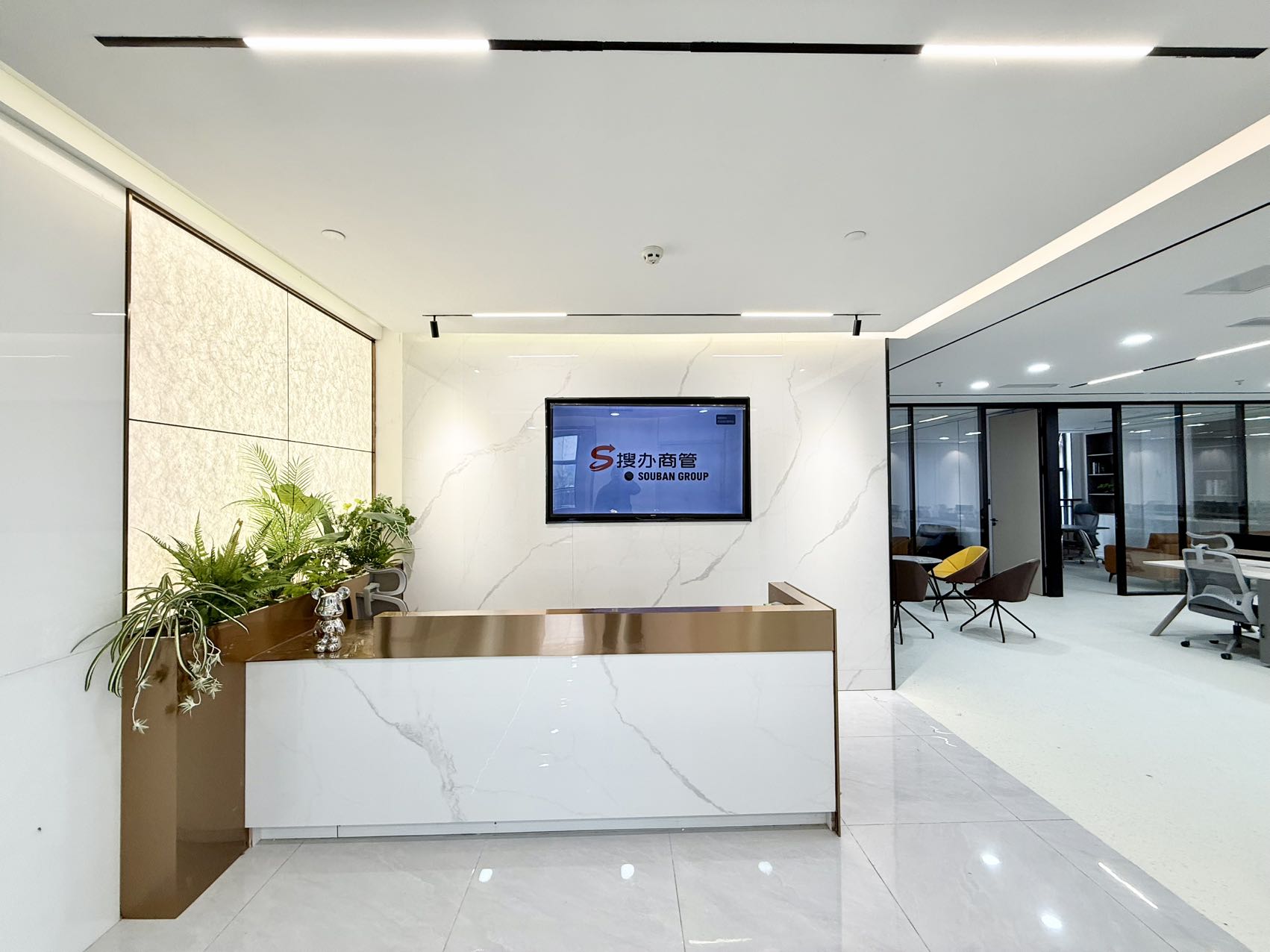 6号线金石路 三色路紧邻高新区金融城3期 552平方 8隔间60工位 双面采光 含物业费 中鼎国际办公室出租