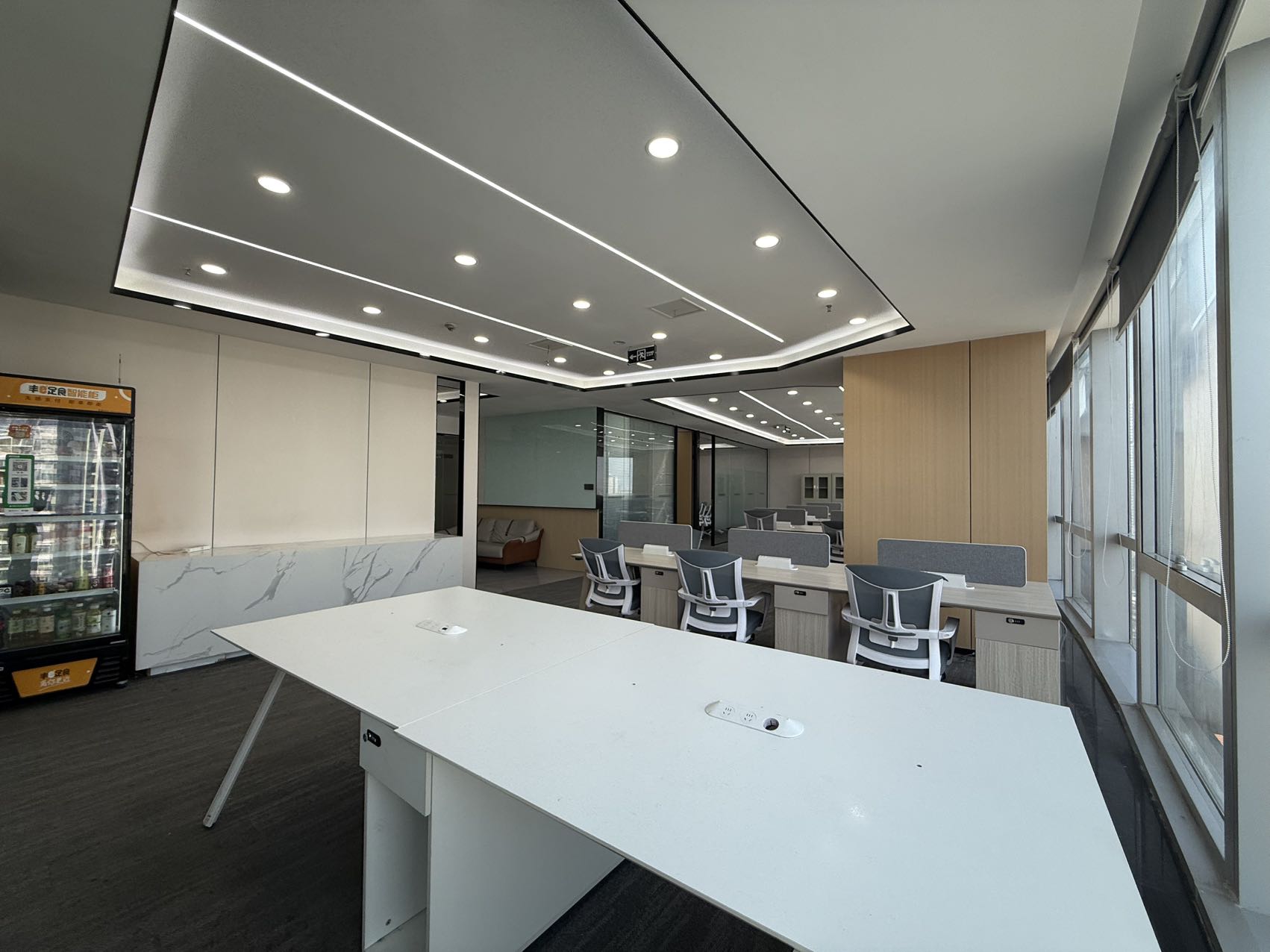 市中心东门大桥地铁三百米 按套出租 4隔间30工位 视野巴适 采光面大 含普票含物业费 明宇金融广场办公室出租