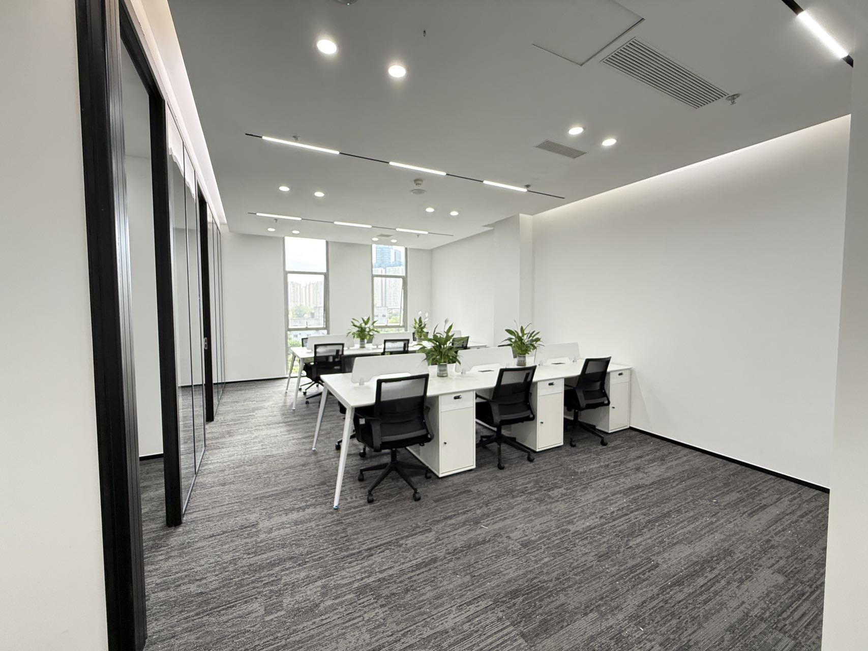 天府五街园区办公 自然氧吧园区精装现房 3隔间15工位 按套出租精装带家具 含物业费 软件园D4办公室出租