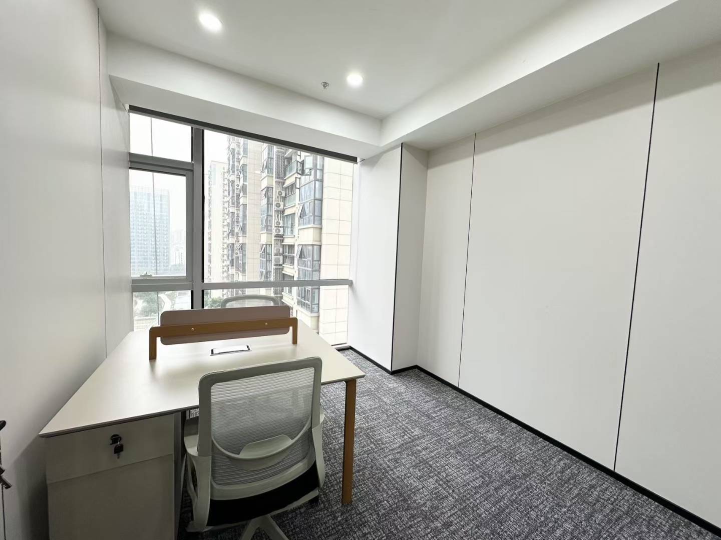 孵化园三线交汇 精选小户型 139平 3隔间12工位 24小时空调含能耗 省电 交通便利 嘉润国金中心办公室出租