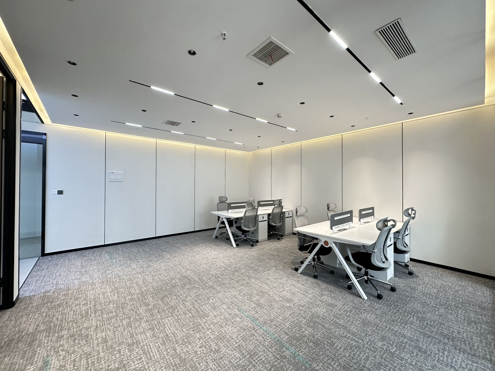 成华区理工大学7/8号线双地铁 3隔间16工位按套出租 含物业费 靠近电梯口 招商城市主场办公室出租