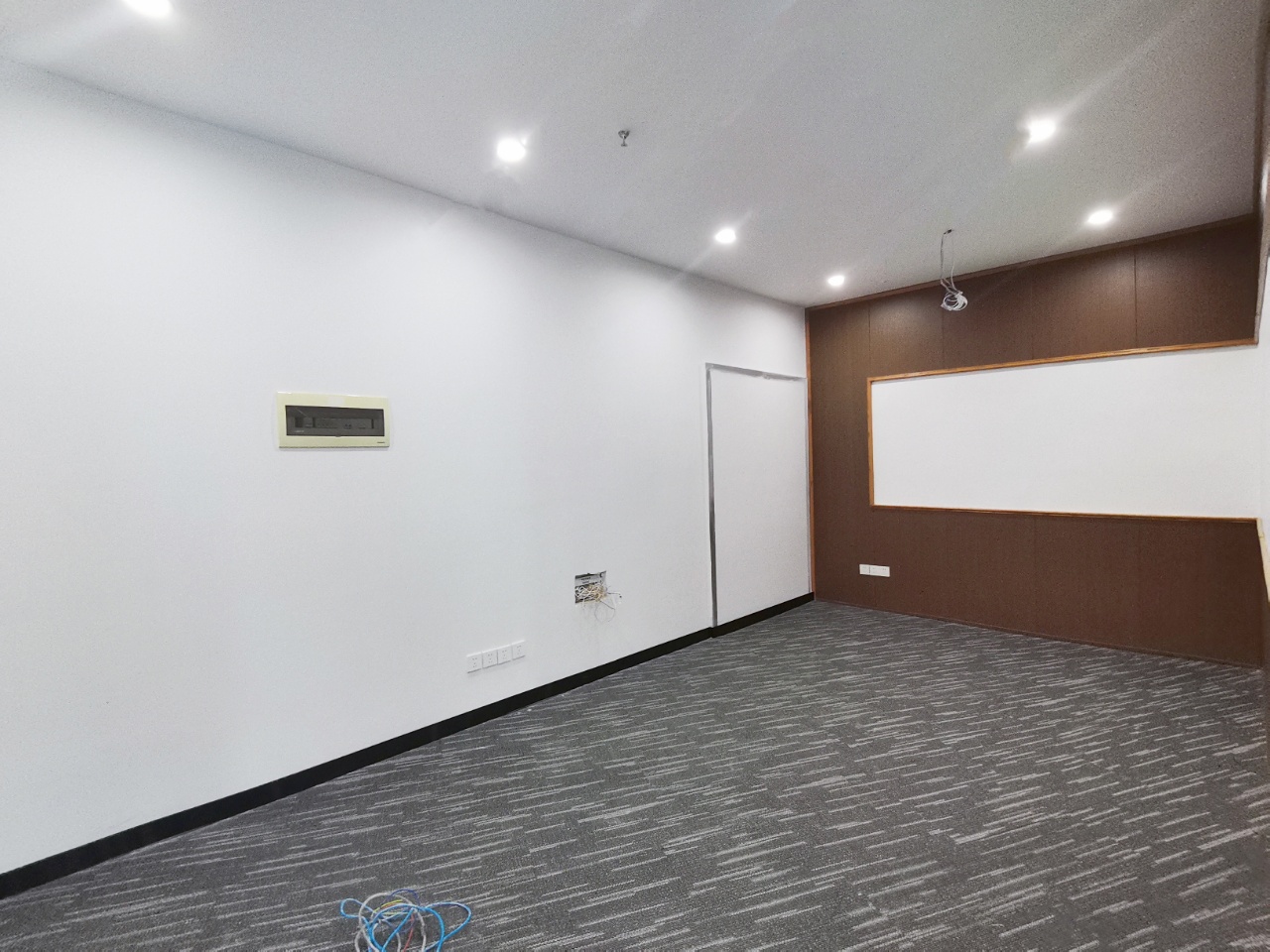 青羊宫-浣花香大厦270平米欧式简装-地毯式办公 户型方正