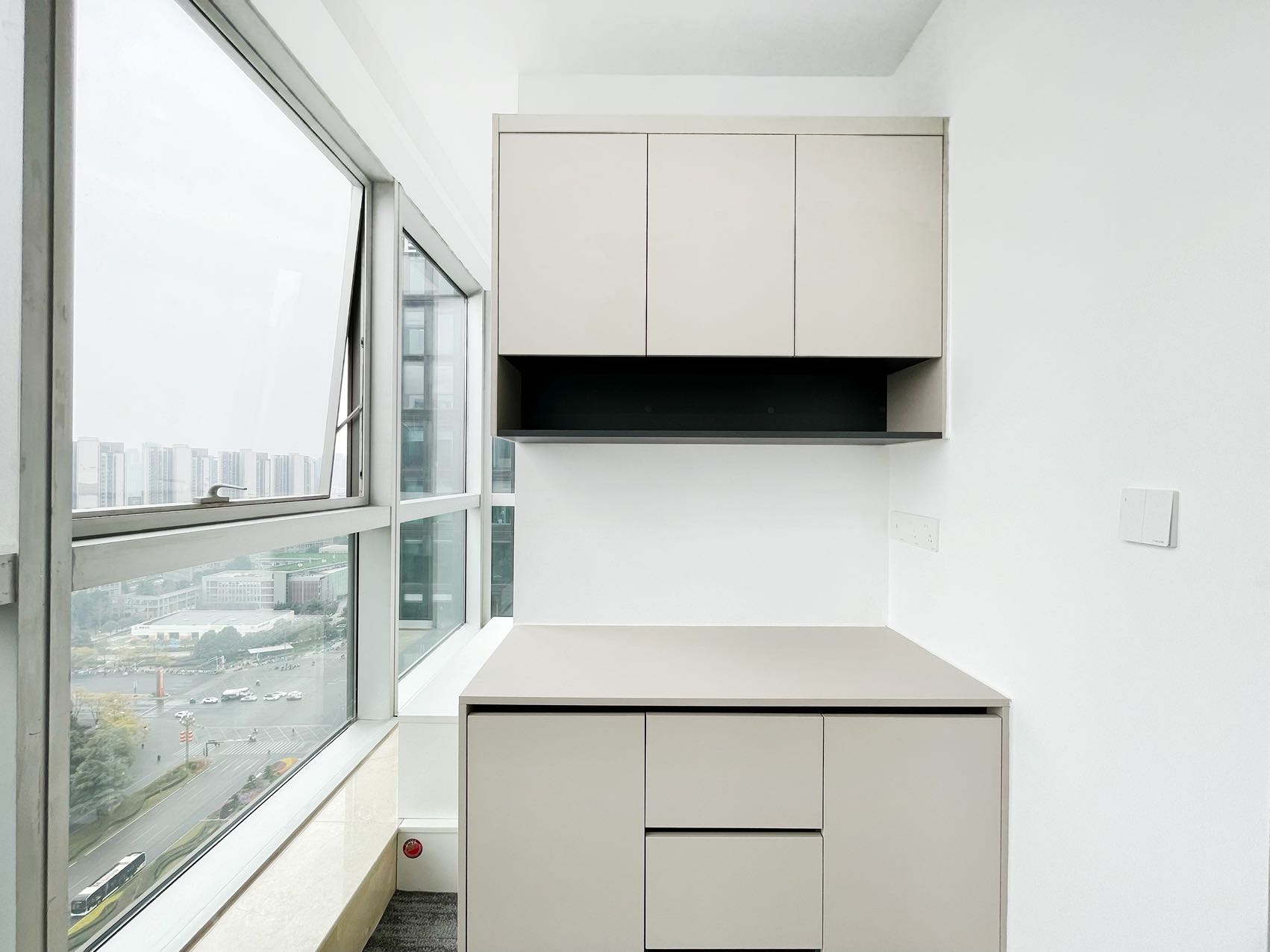 高新天府三街 楼王小户型 双面采光视野巴适 136平 3隔间8工位 近地铁 空调含能耗 希顿国际广场办公室出租