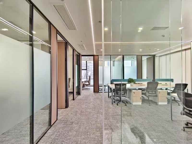 金牛区2号线金周路地铁400米 优质楼盘 4隔间13工位 户型装修巴适 视野开阔 安格斯汇创中心办公室出租