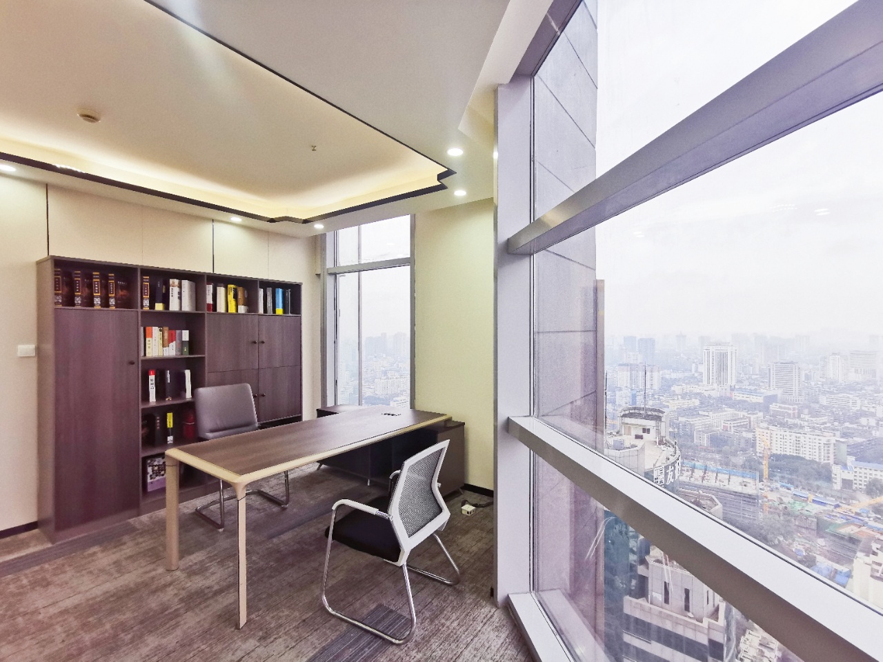 市中心骡马市地铁口泰丰国际精装大面积办公室 双面采光 电梯口户型
