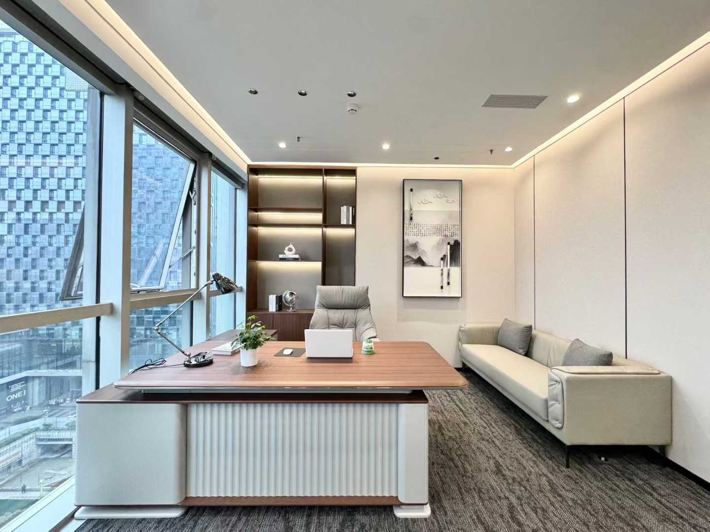 1号线高新地铁三四百米 4隔间30工位 精装带家具 轻奢风 全落地窗玻璃 中航城市广场办公室出租