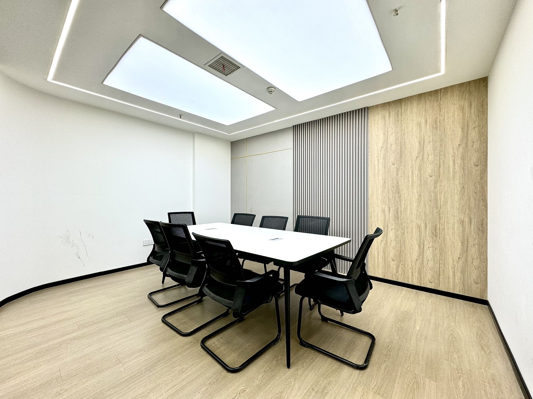 桐梓林地铁口双面采光精装好房 按套出租5隔间16工位 部分区域24小时空调 含物业费 新希望大厦办公室出租