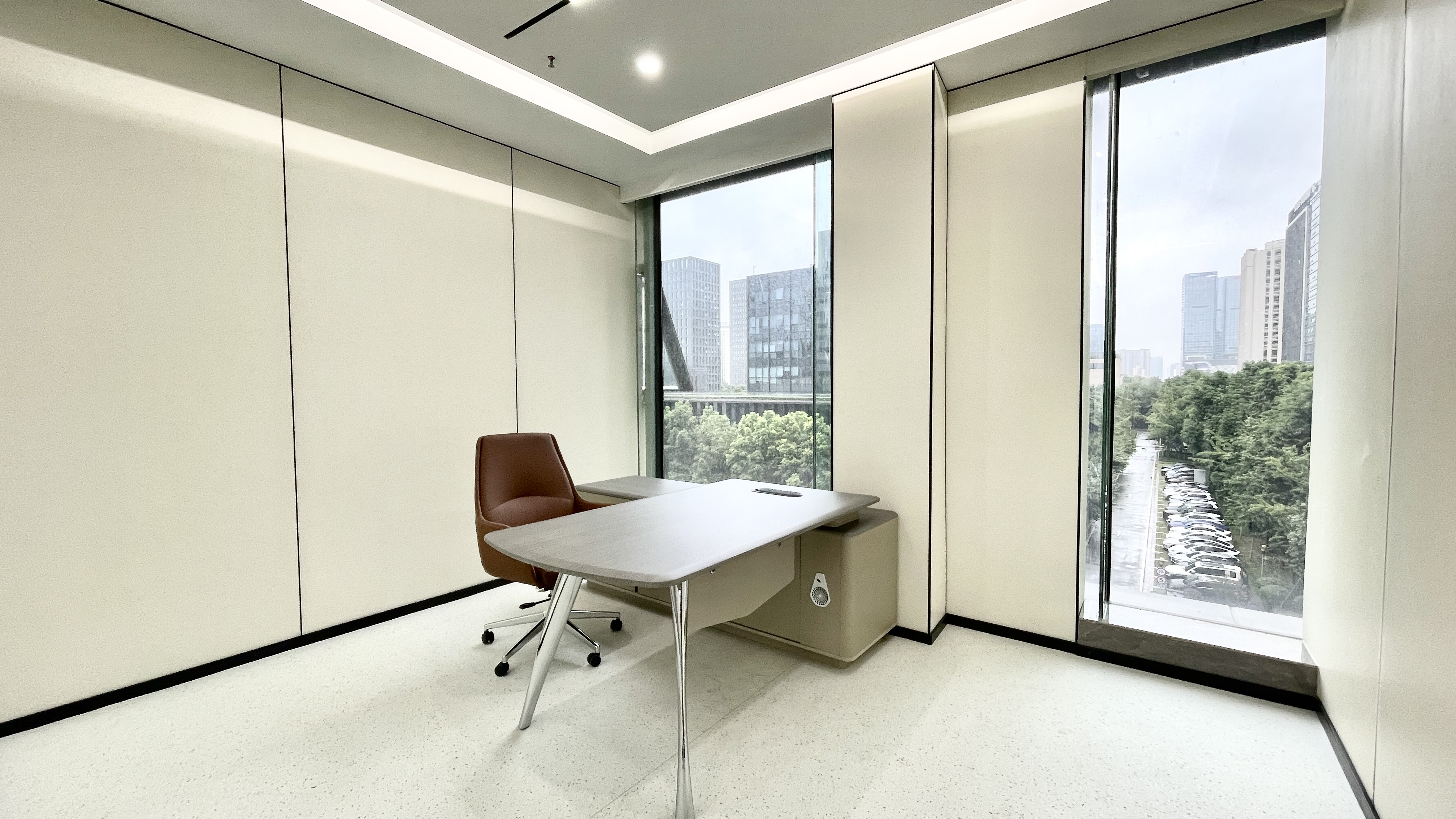 金融城市一医院地铁五六百米 234平 4隔间16工位 双面采光 24小时空调 带共享配套 天府新谷办公室出租