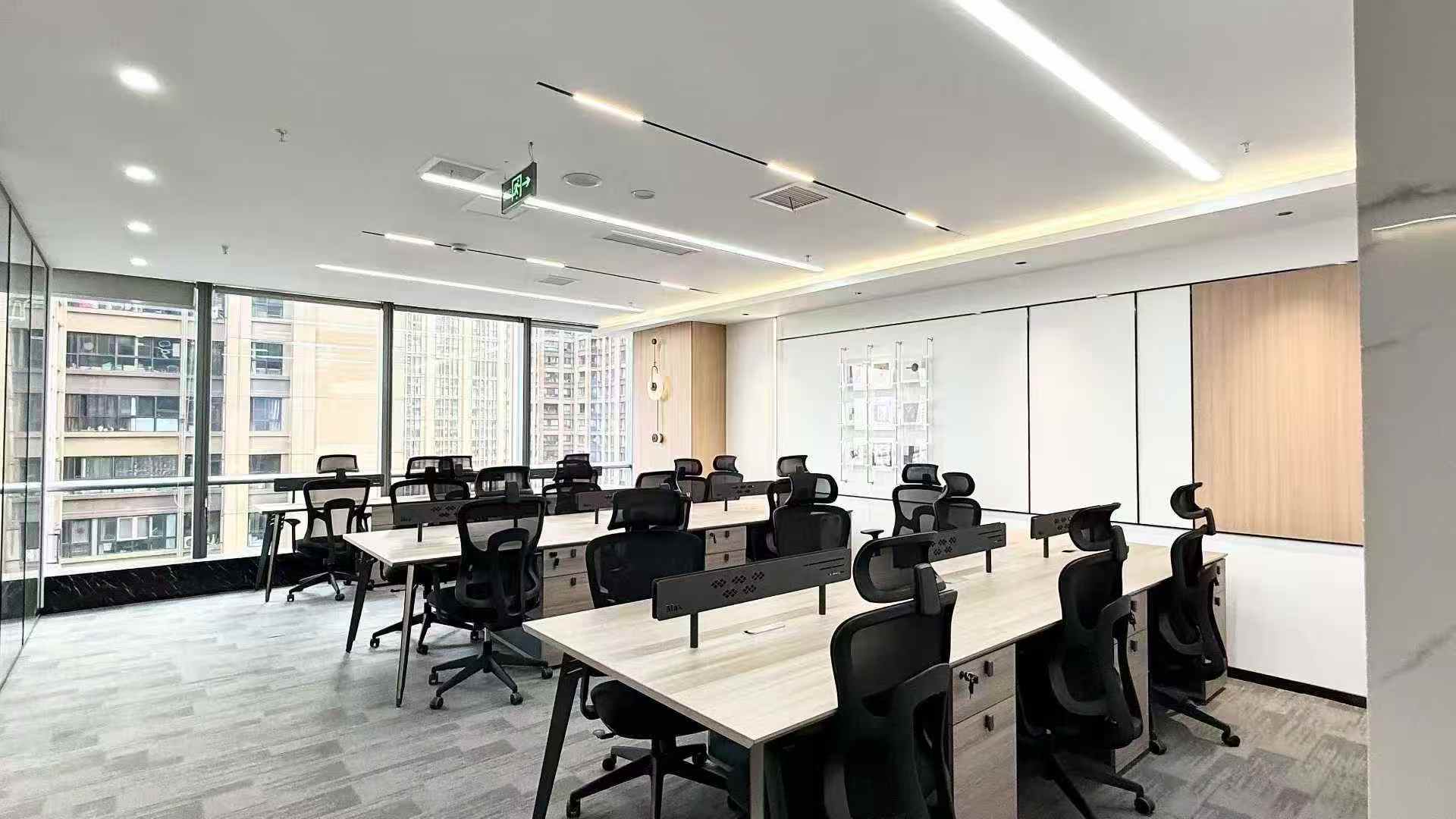 倪家桥甲级楼宇 141平 3隔间15工位 朝东户型 稀缺小户型 物业含空调使用费 保利中心办公室出租