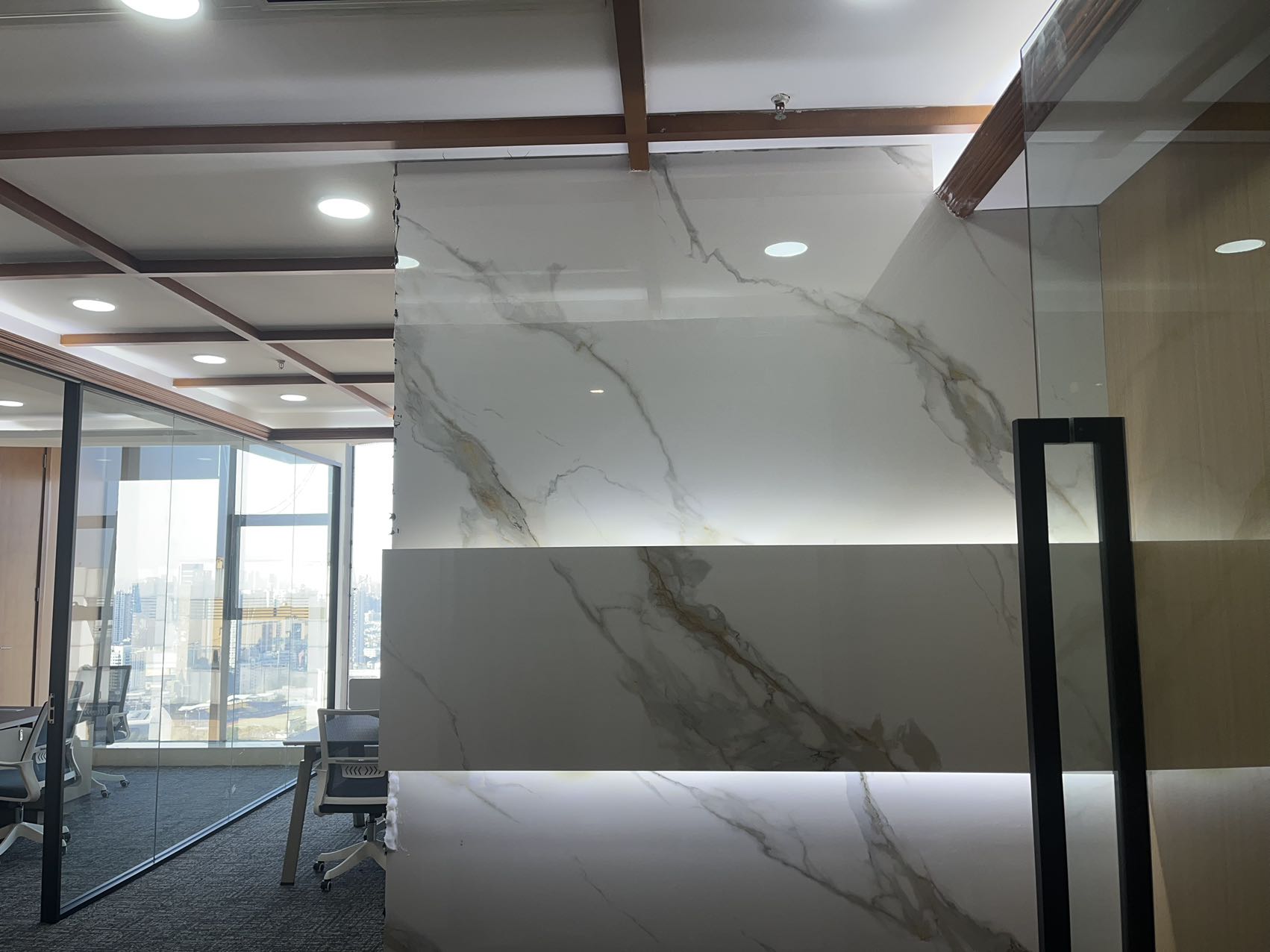 成华区建设北路精选小户型 套租含物业 2隔间12工位 高区视野巴适 拎包入住带前台 钻石广场办公室出租
