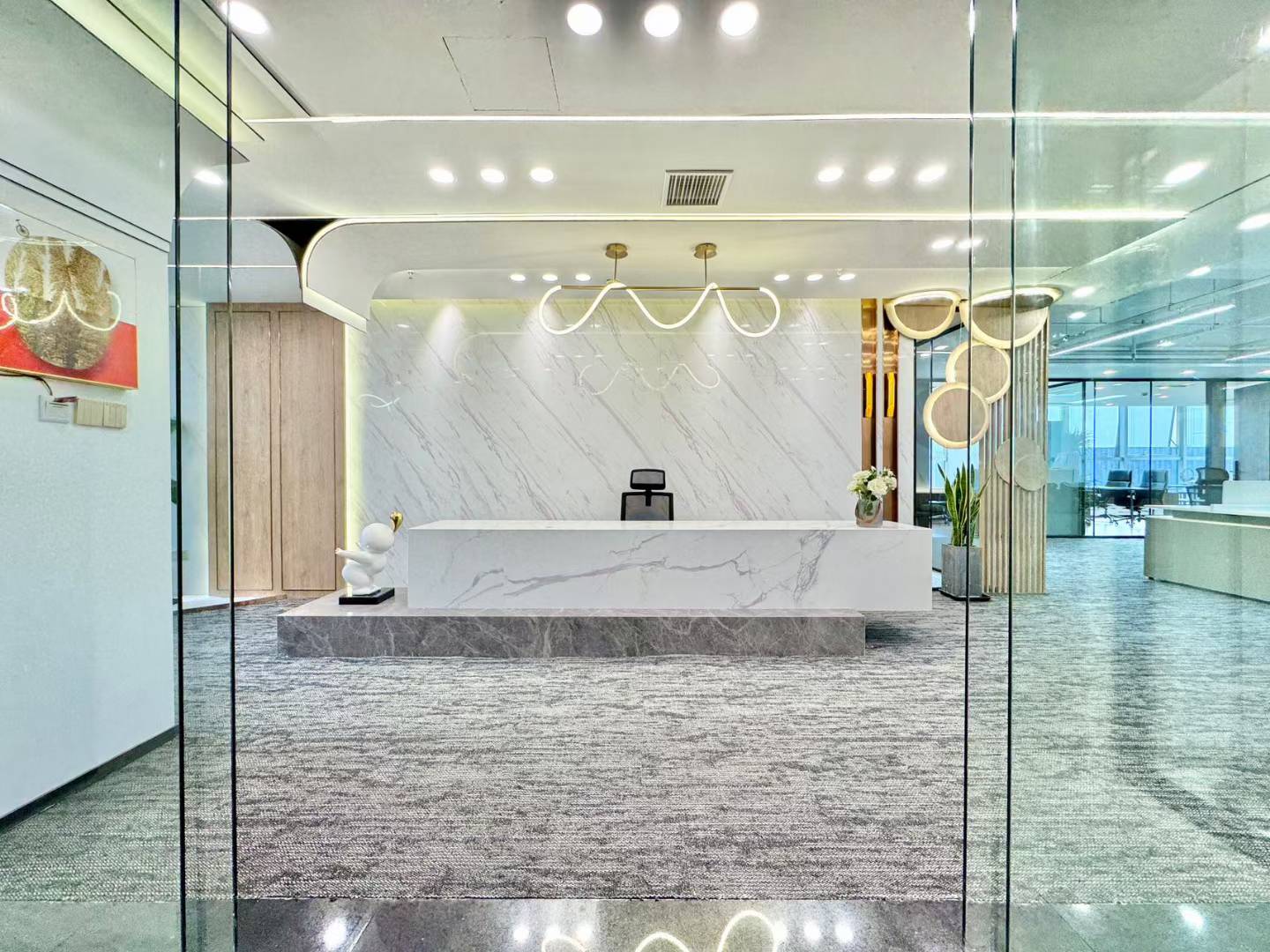 金融城24小时空调楼盘 按套出租 5隔间24工位带休息区 正对电梯口 采光巴适 布鲁明顿办公室出租