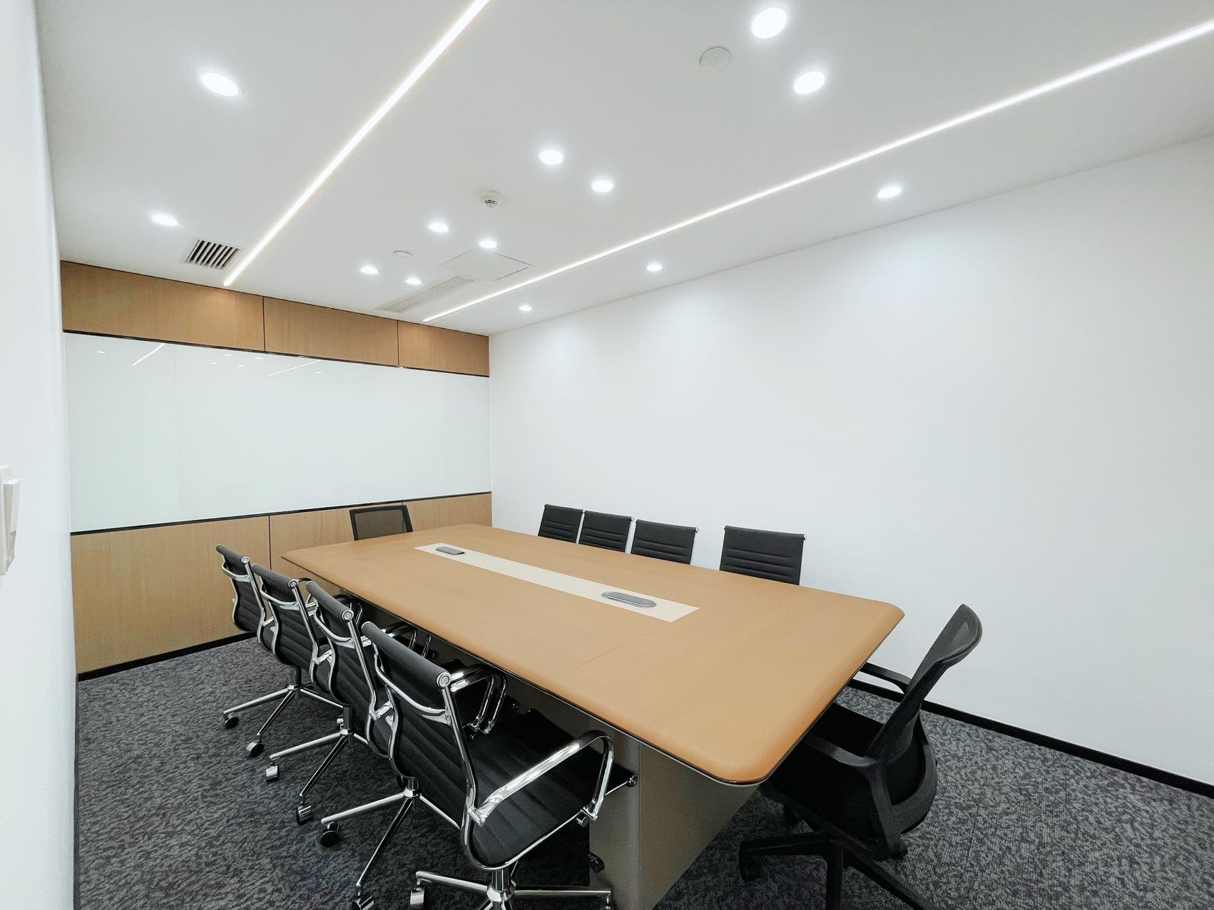 天府三街精致户型 212平方 3隔间+20工位带茶水间 配套有希顿酒店 希顿国际广场办公室出租