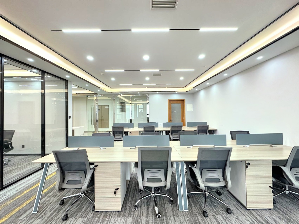 建设路甲级楼盘 按套出租 3隔间16工位 带前台 落地窗 视野巴适 含物业费 万科钻石广场办公室出租