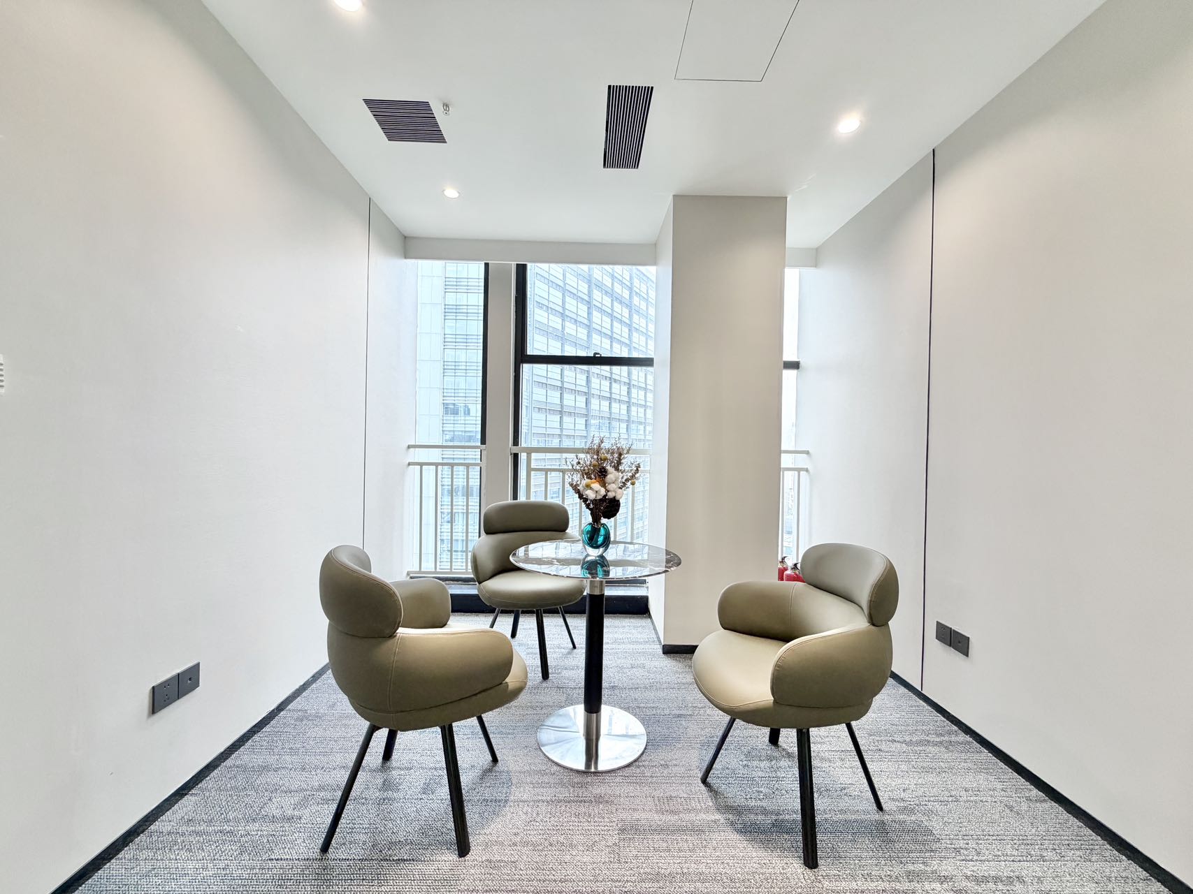 桐梓林甲级写大面积 9隔间50工位带接待区休闲区 采光面大 带家具 新希望大厦办办公室出租