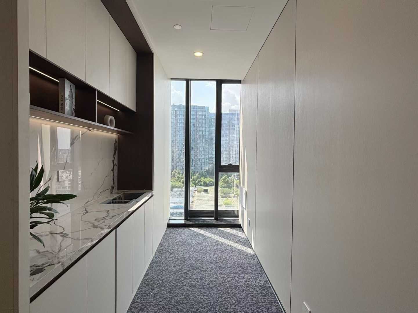 5号线市一医院地铁口 甲级 5隔间40工位 超大老板间 通上下水 双面采光 仁和国际广场办公室从出租