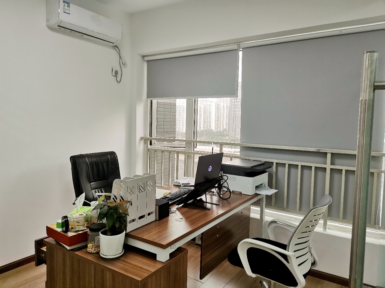 创业首选 高新区地铁口天府新谷精装64平小面积办公室