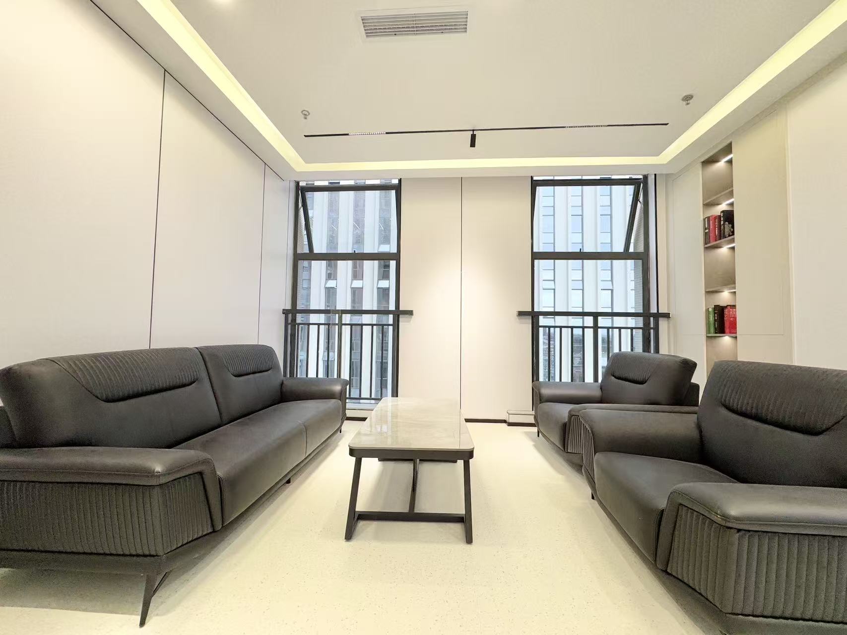 6号线金石路 三色路紧邻高新区金融城3期 552平方 8隔间60工位 双面采光 含物业费 中鼎国际办公室出租