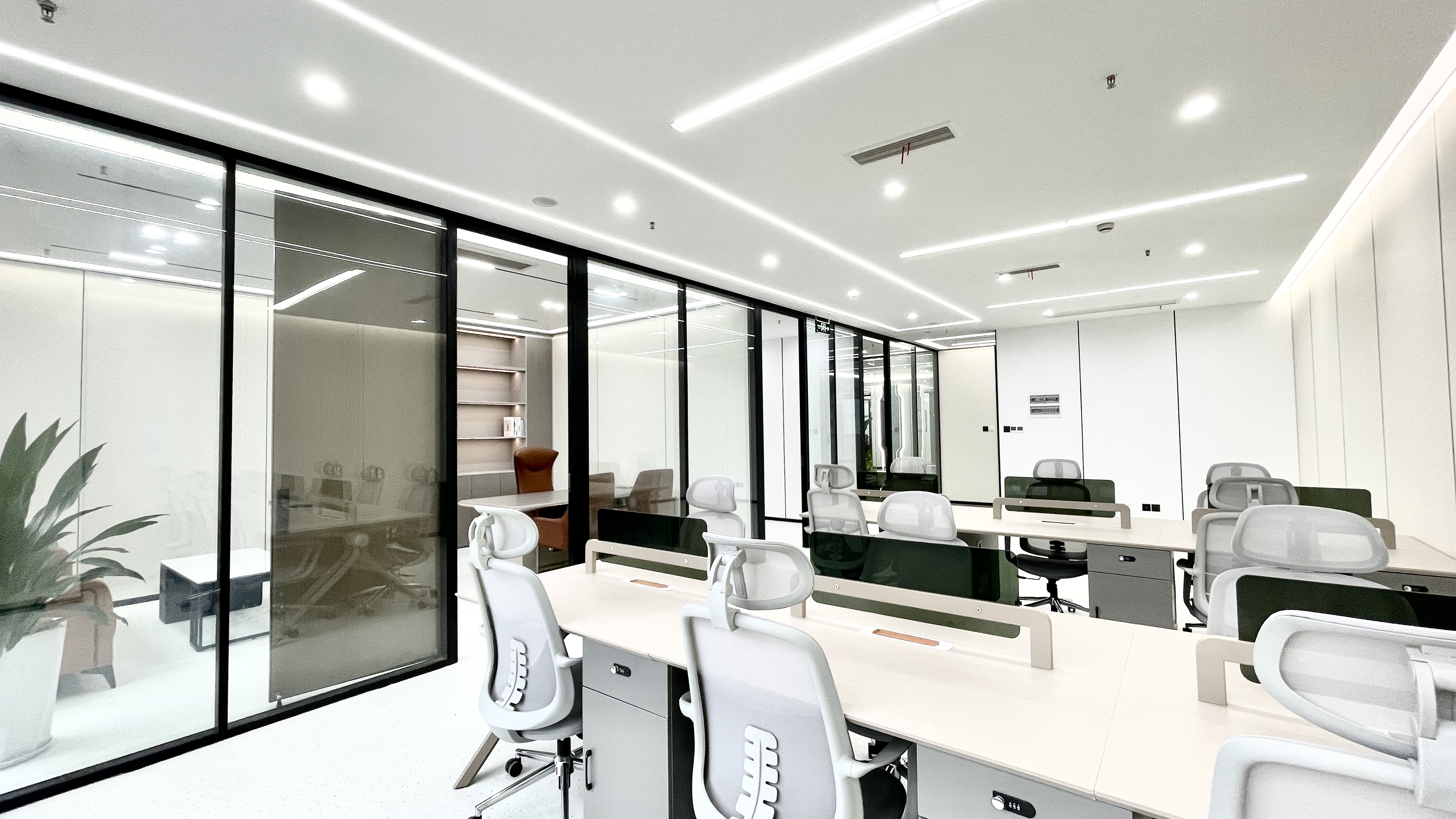 金融城园区办公 193.8平 3隔间18工位 24小时空调 整层打造 落地窗 精装带家具 天府新谷办公室出租