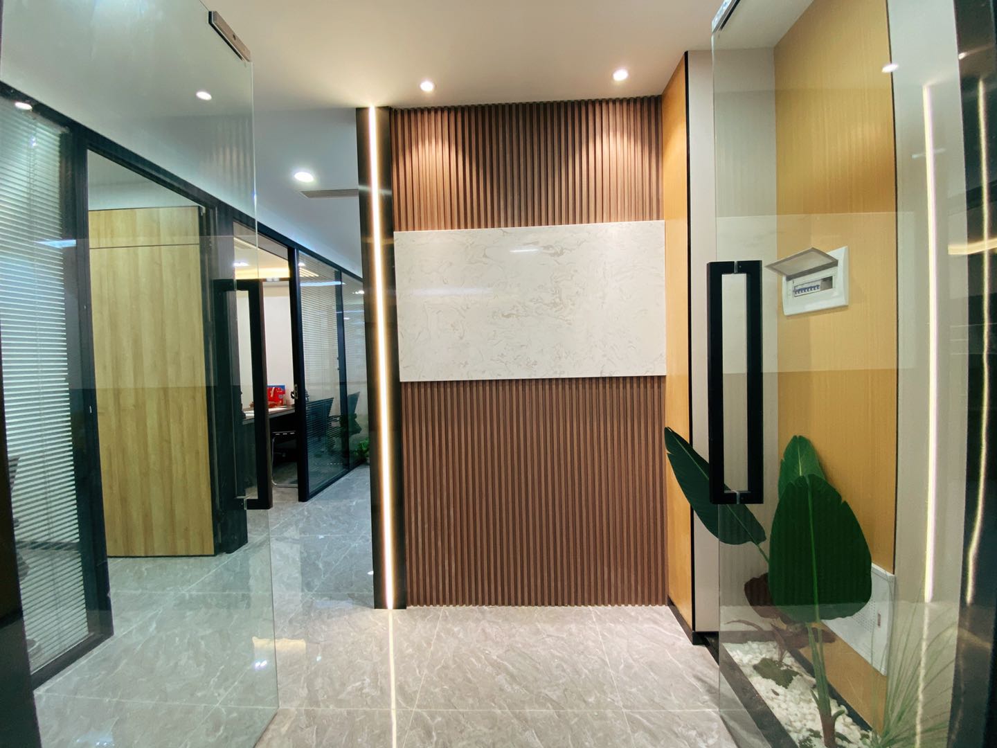 成华区龙潭市上东中心精装88平办公室 精装带家具 新出现房