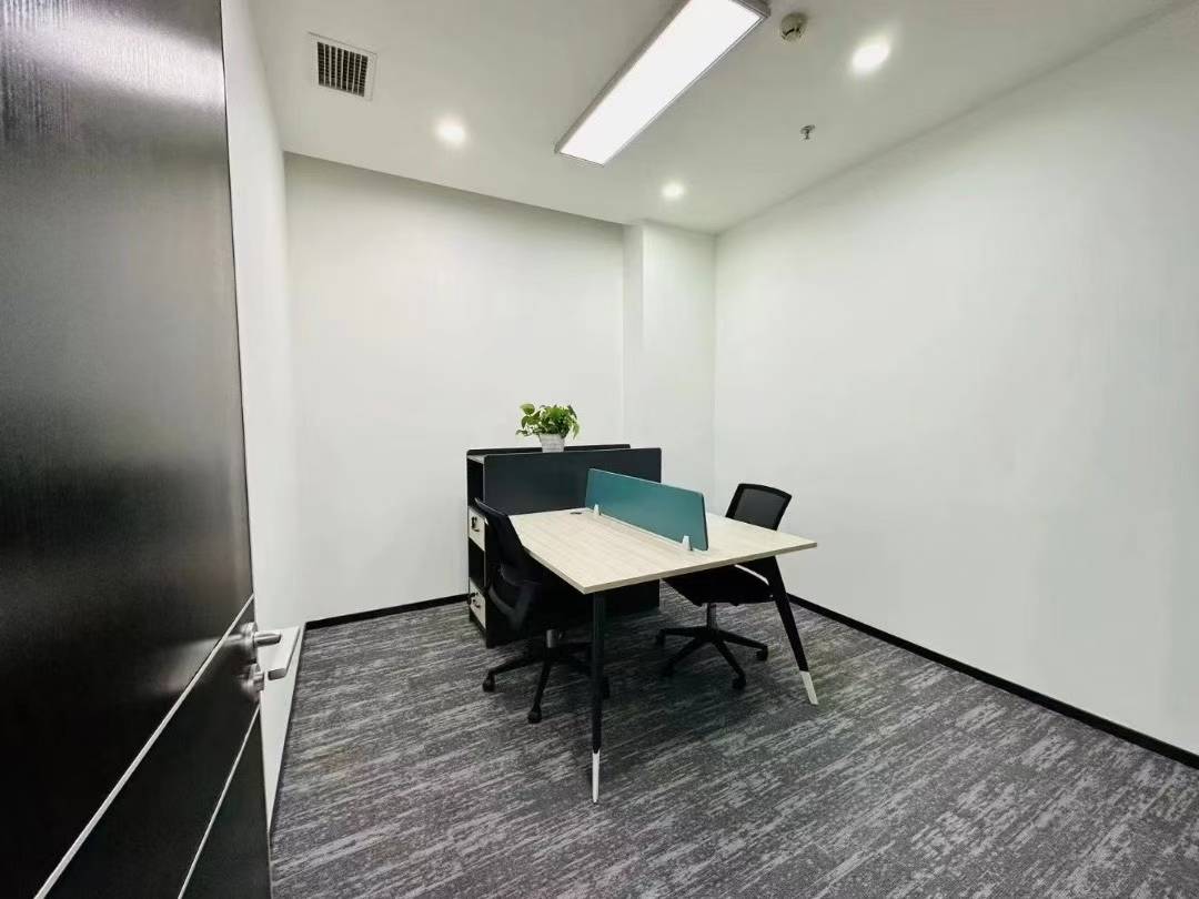 环球中心东区地铁口 空调早九晚十 4隔间24工位 特价1.2w含物业费 双阳台 环球中心办公室出租