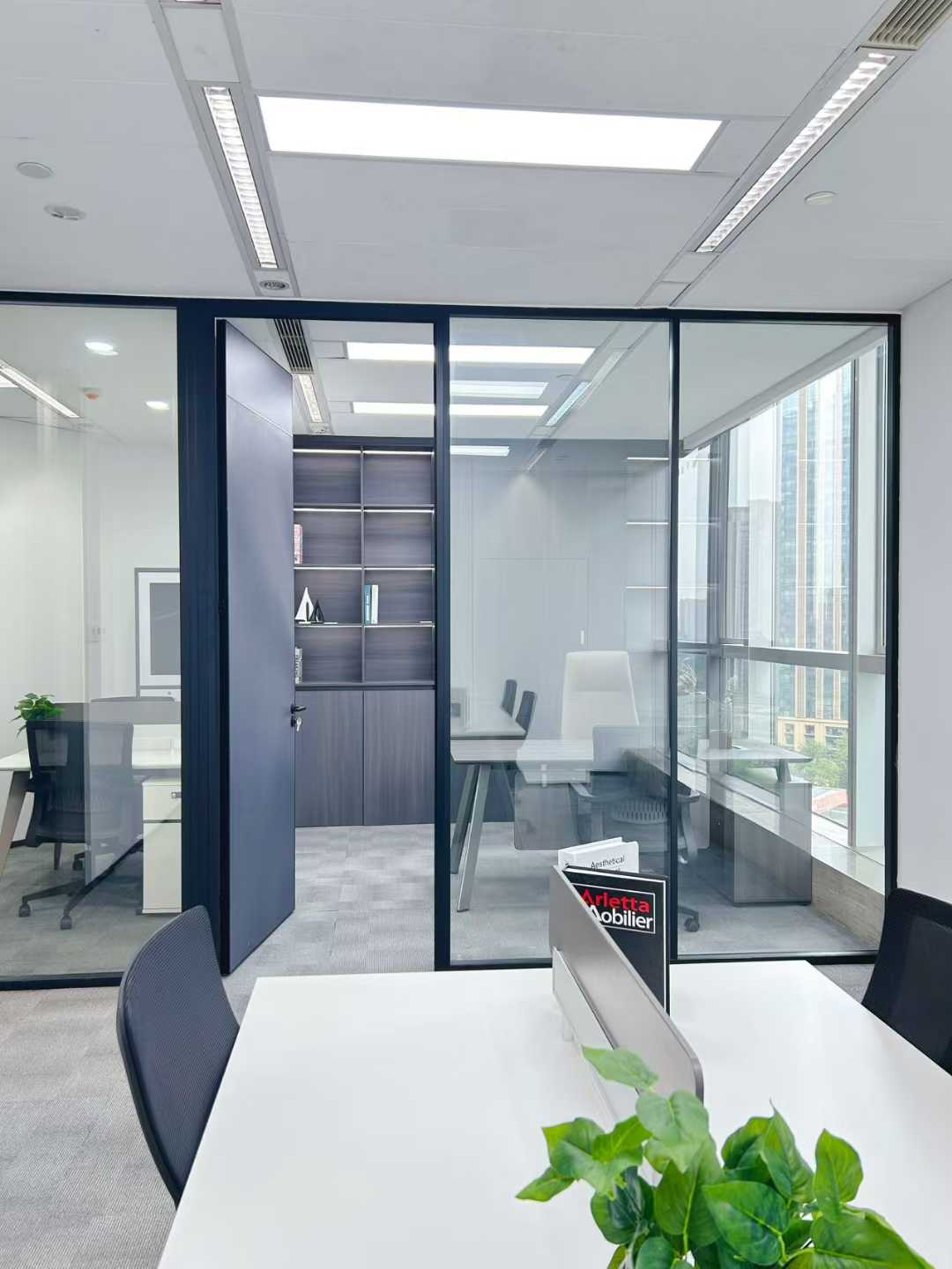 天府三街超甲稀缺小户型3隔间6工位 6900元含物业费 先到先得 希顿国际广场办公室出租