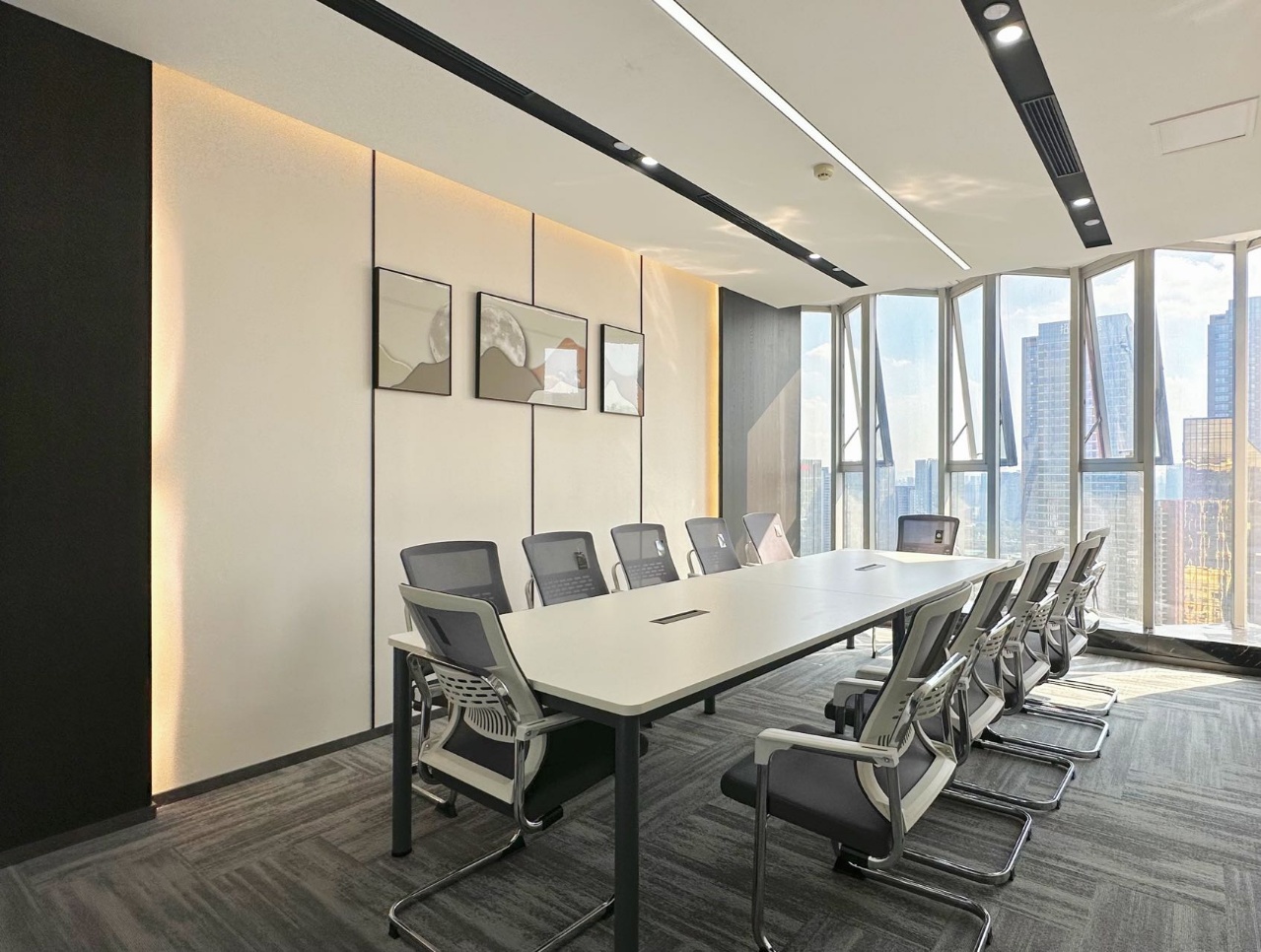 9号线芯岛地铁小几百米 甲写楼盘 345平方 4隔间24工位 高区视野巴适 户型方正 带家具 嘉煜金融科技中心办公室出租