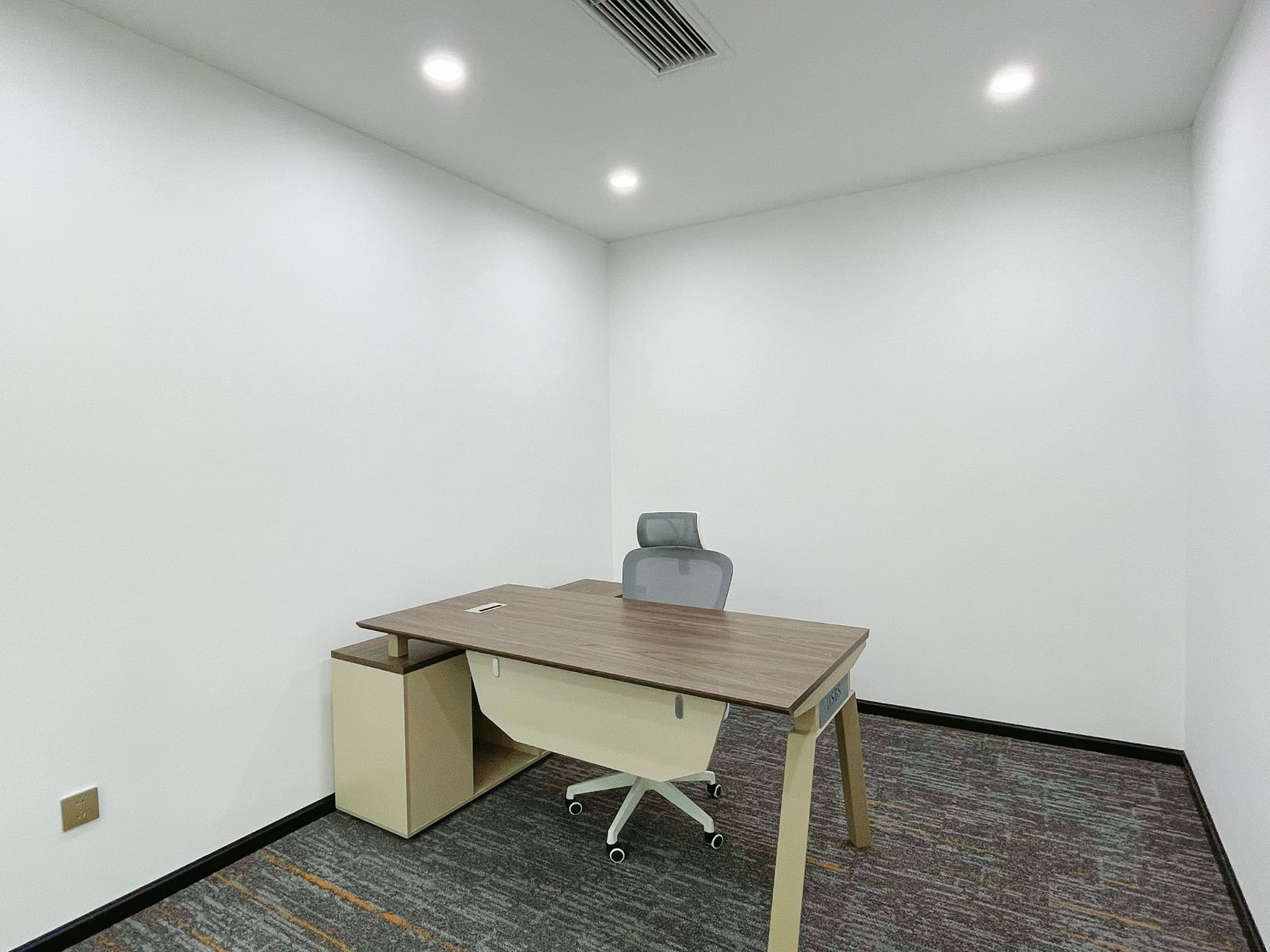 金融城经典小户型 3隔间1会议室12工位带前台 视野巴适 带家具 报价含物业费 东方希望中心办公室出租