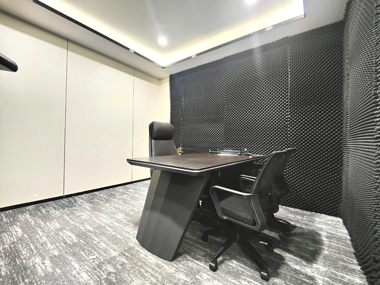 5号线骑龙地铁几百米 高区落地窗 视野巴适 按套出租3隔间18工位 带家具 24小时空调 美行中心办公室出租